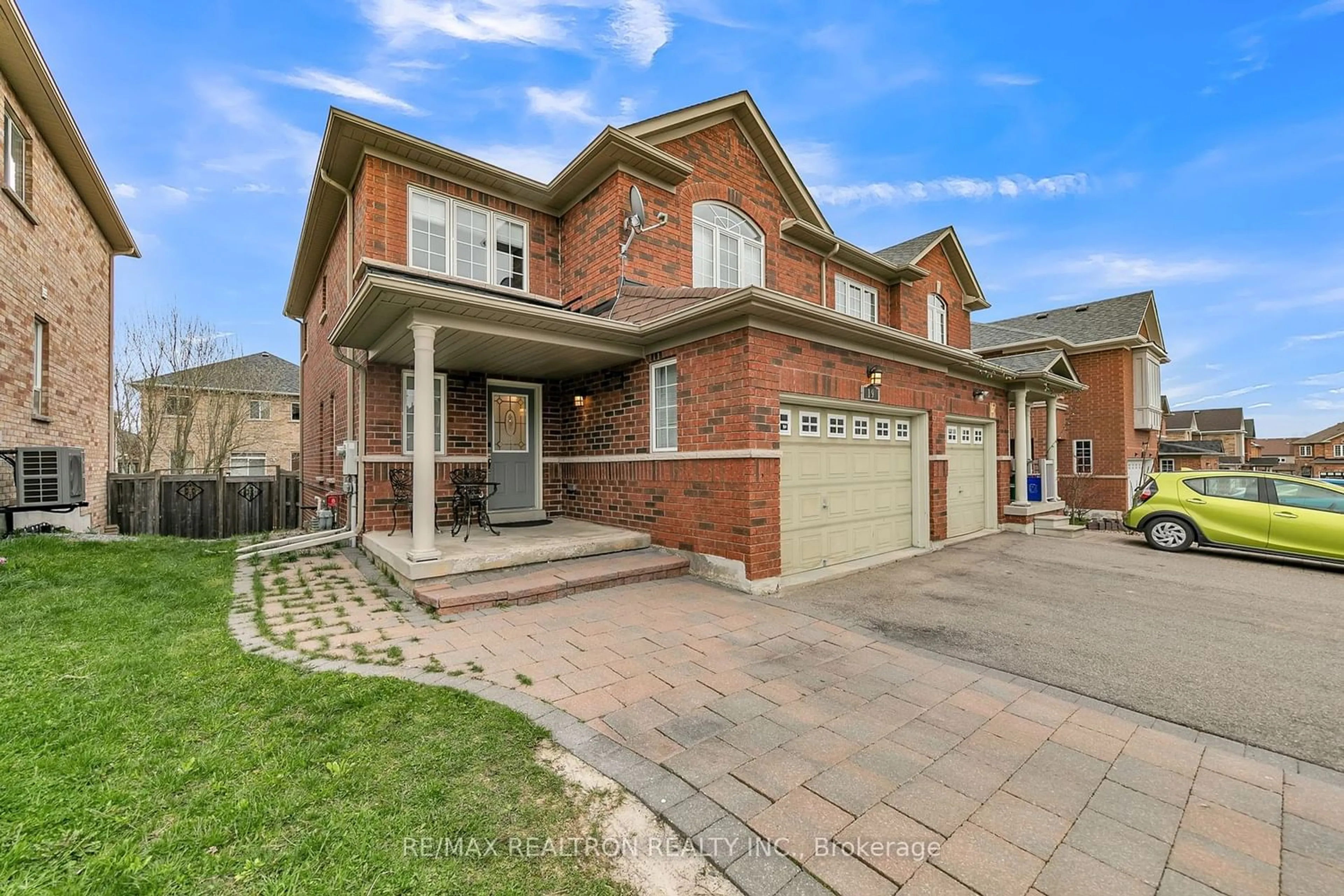 Home with brick exterior material for 19 Maffey Cres, Richmond Hill Ontario L4S 0A7