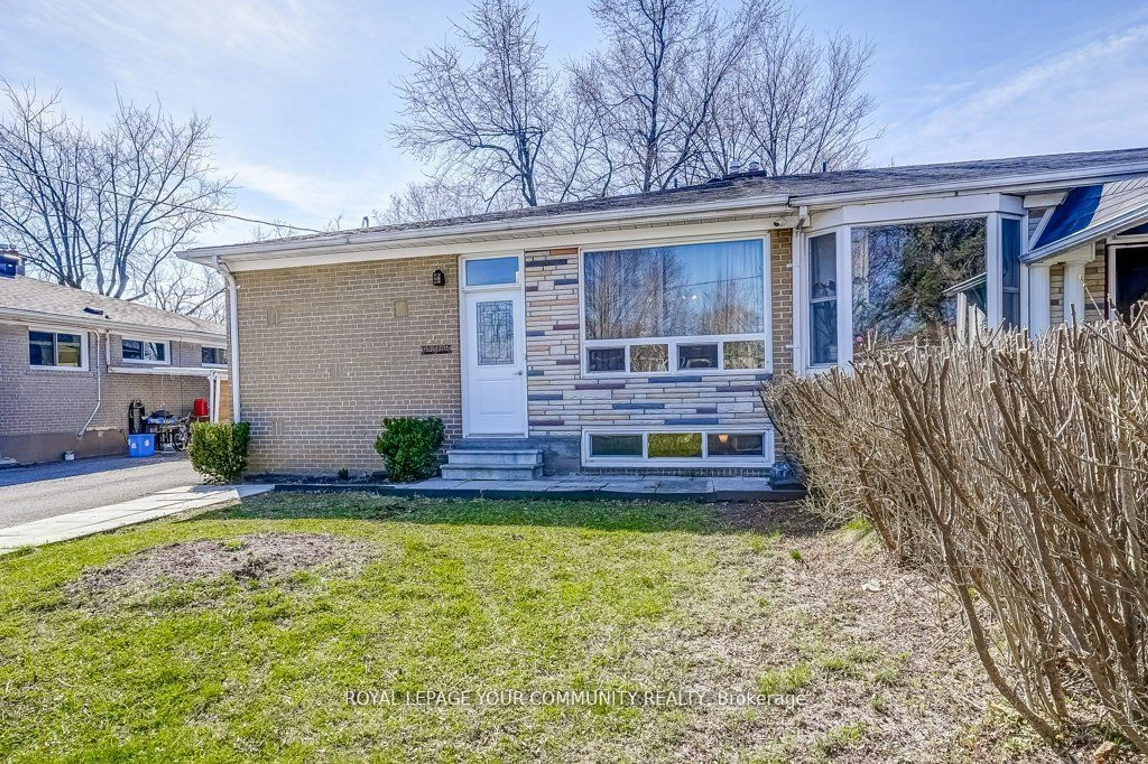 Frontside or backside of a home for 307 Axminster Dr, Richmond Hill Ontario L4C 2W3