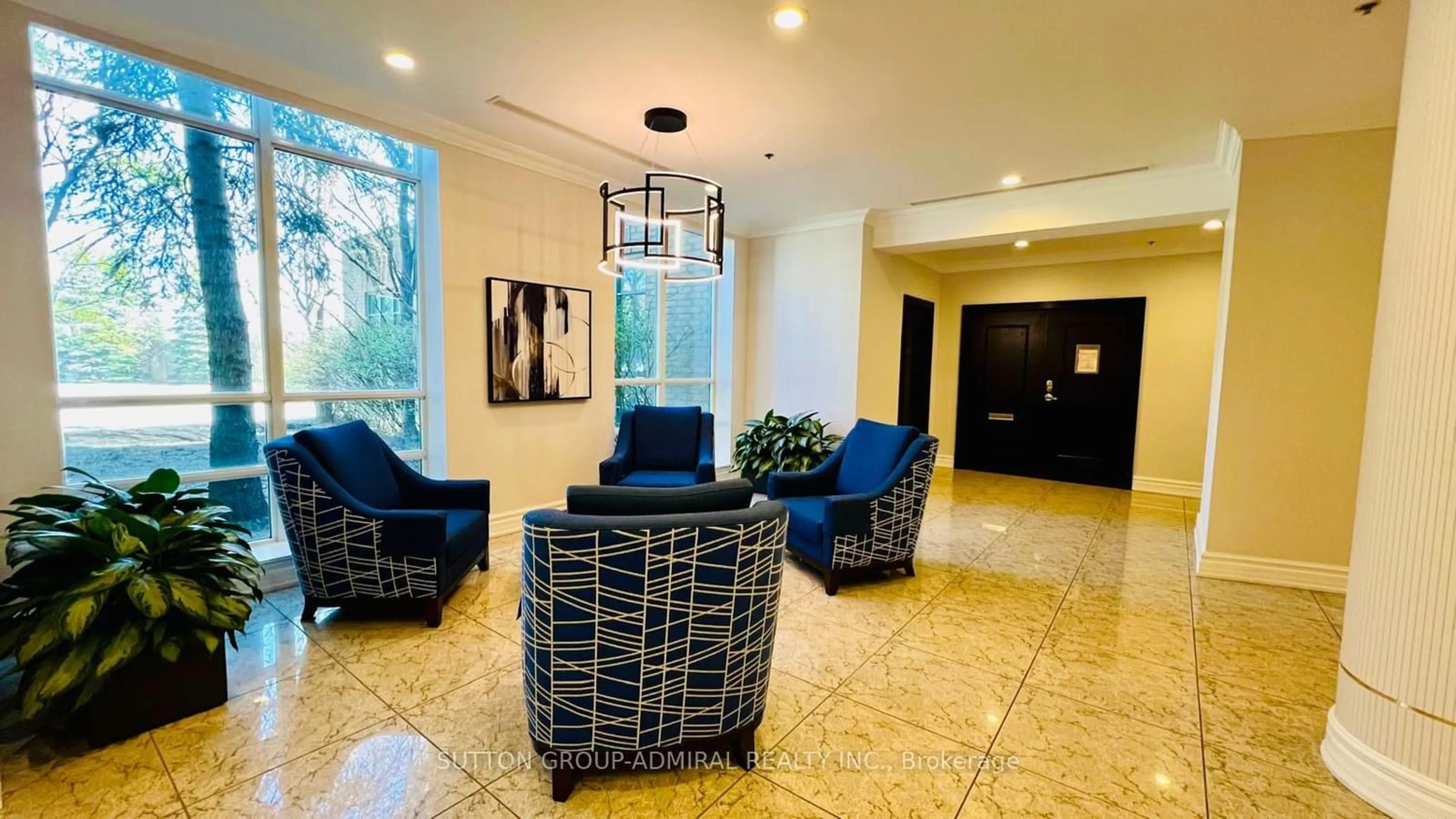 Indoor lobby for 3 Ellesmere St #Ph18, Richmond Hill Ontario L4B 4N2