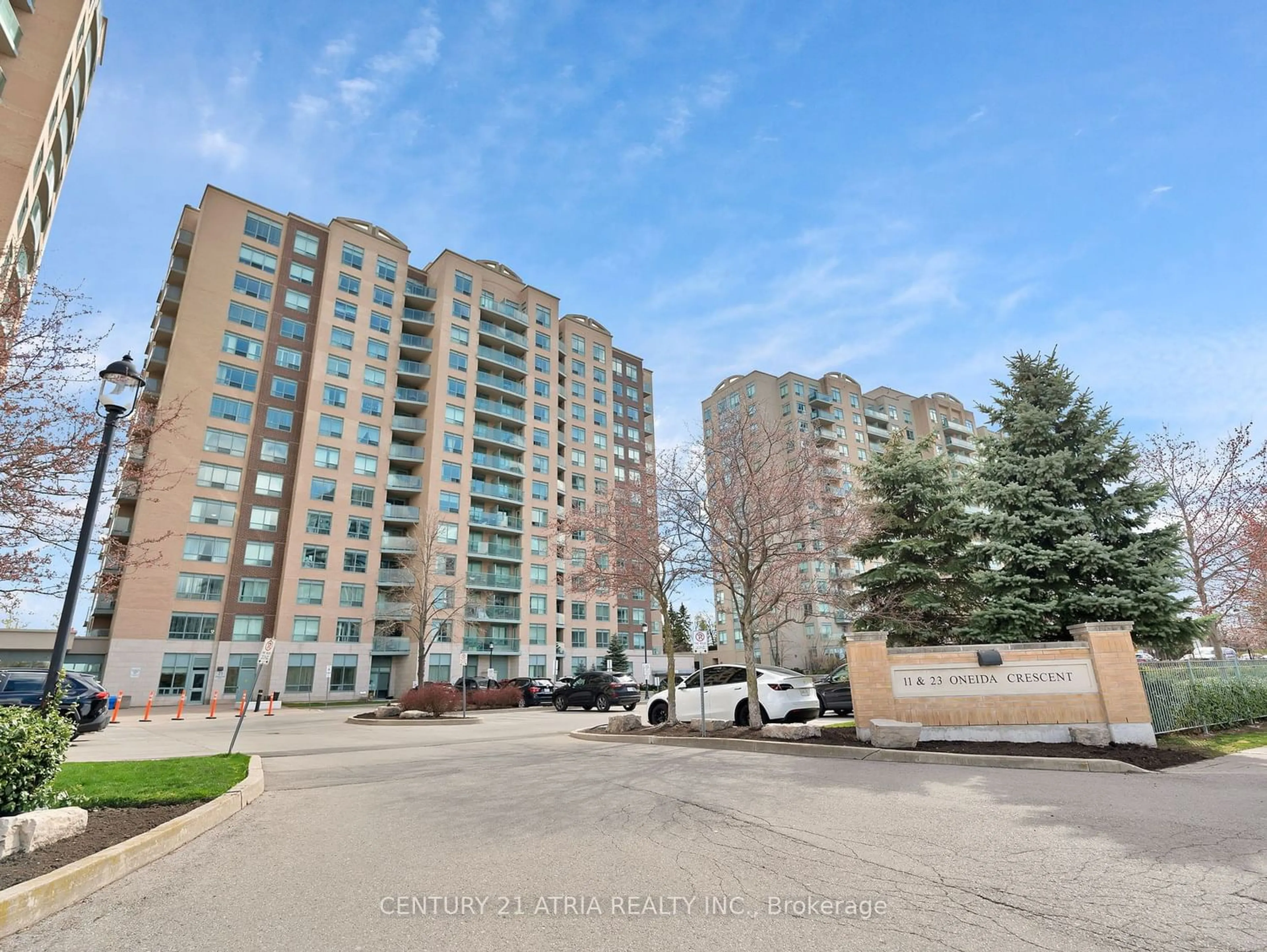 A pic from exterior of the house or condo for 23 Oneida Cres #102, Richmond Hill Ontario L4B 0A2