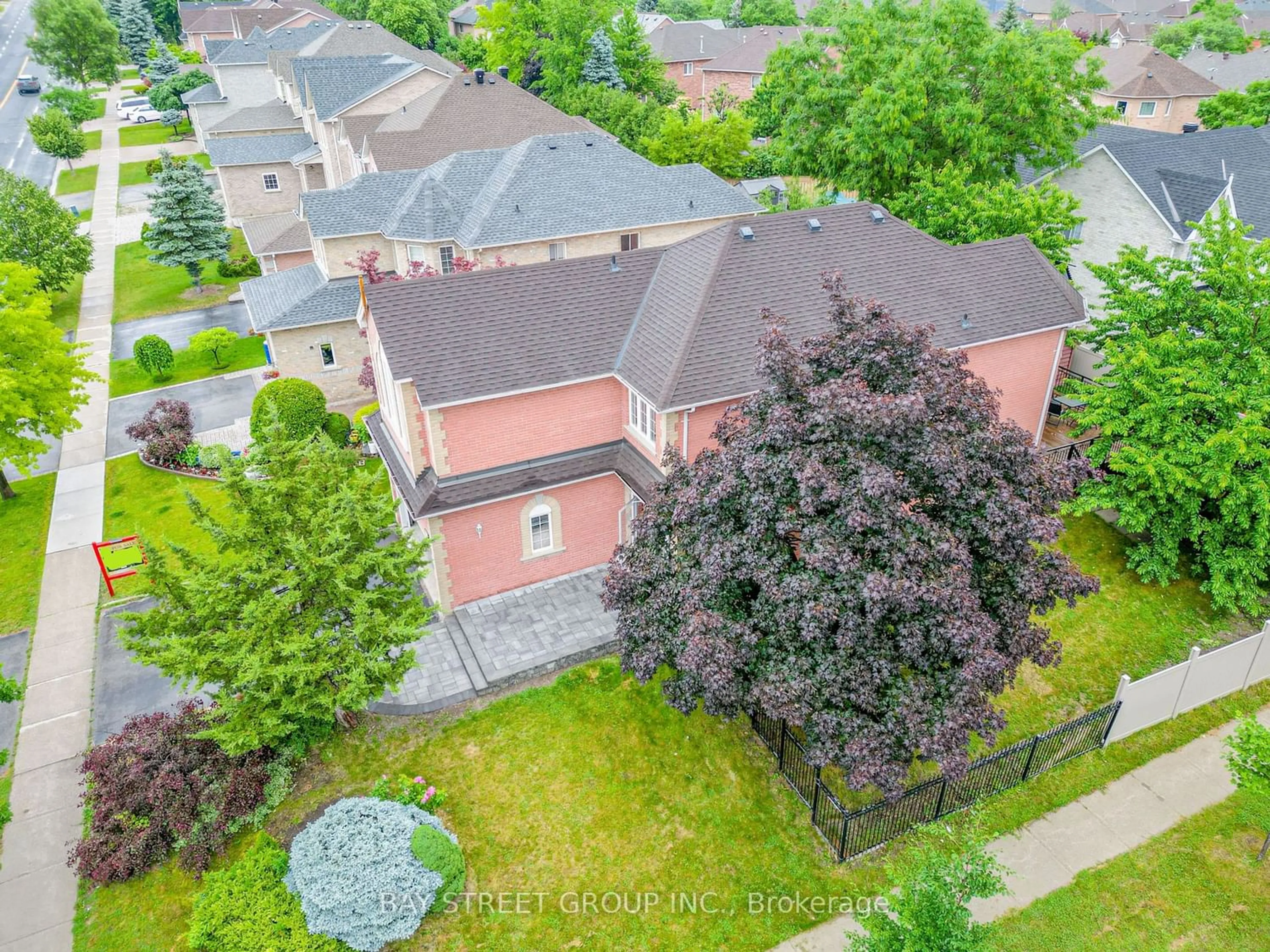 Frontside or backside of a home for 645 Carlton Rd, Markham Ontario L3P 7T1