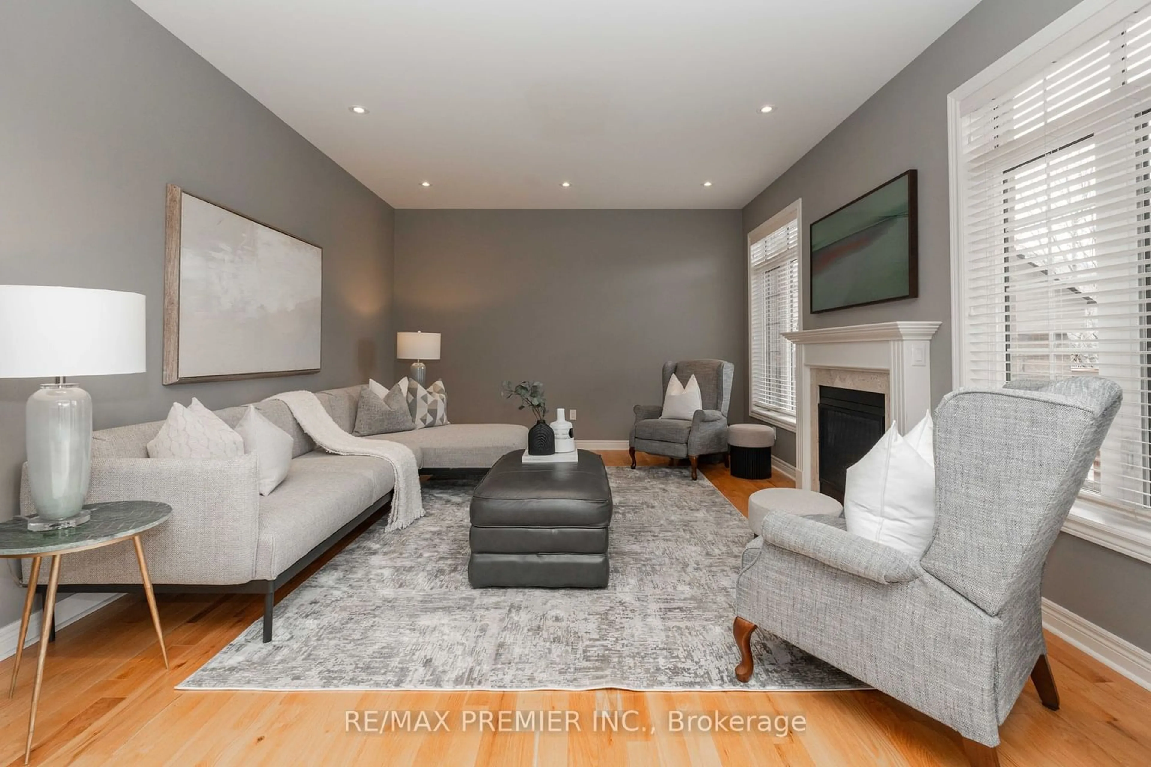 Living room for 24 Cayton Cres, Bradford West Gwillimbury Ontario L3Z 0V9