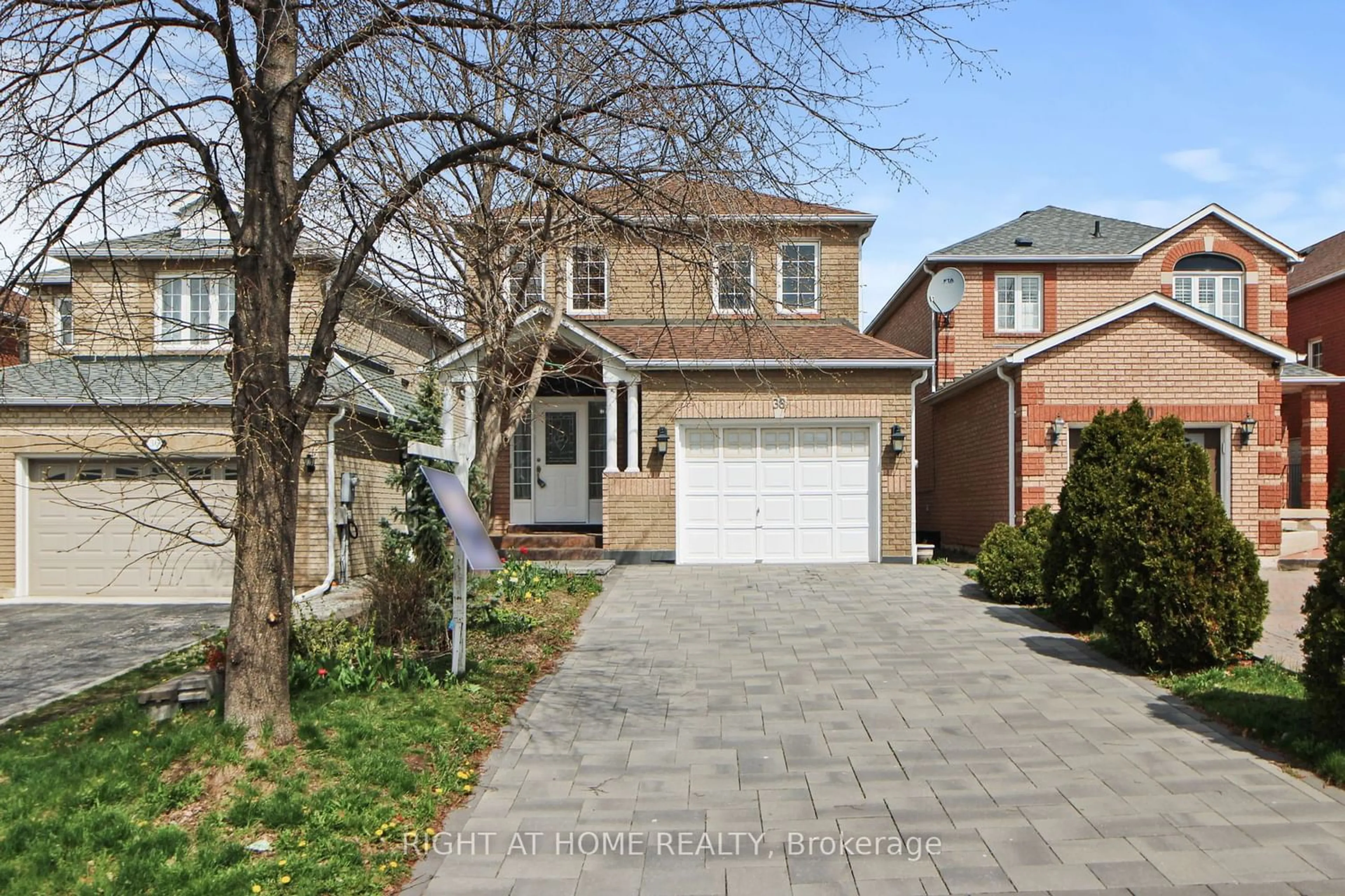 Frontside or backside of a home for 38 Rosanna Cres, Vaughan Ontario L6A 2T3
