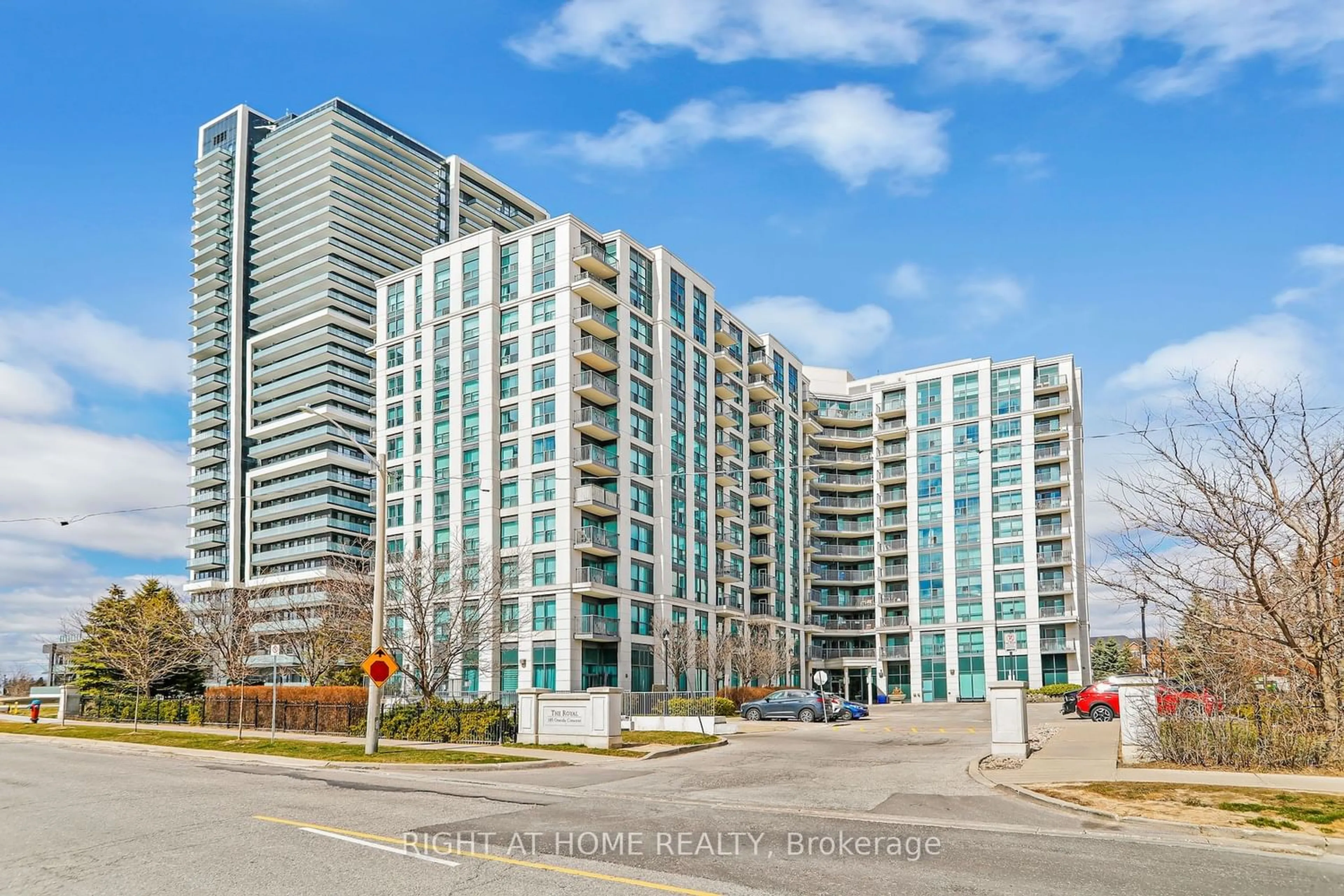A pic from exterior of the house or condo for 185 Oneida Cres #710, Richmond Hill Ontario L4B 0B1