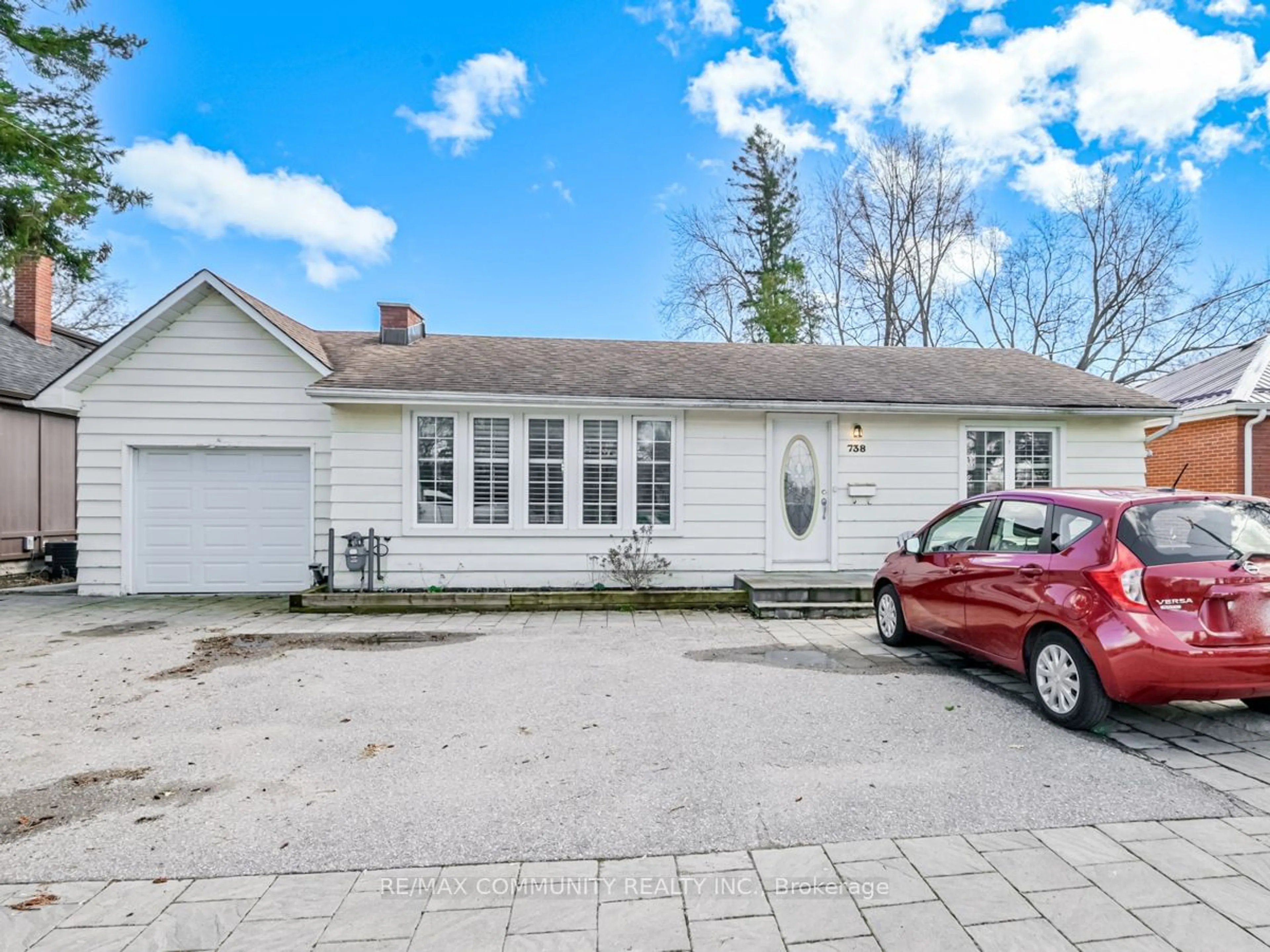 Frontside or backside of a home for 738 Gorham St, Newmarket Ontario L3Y 1L6