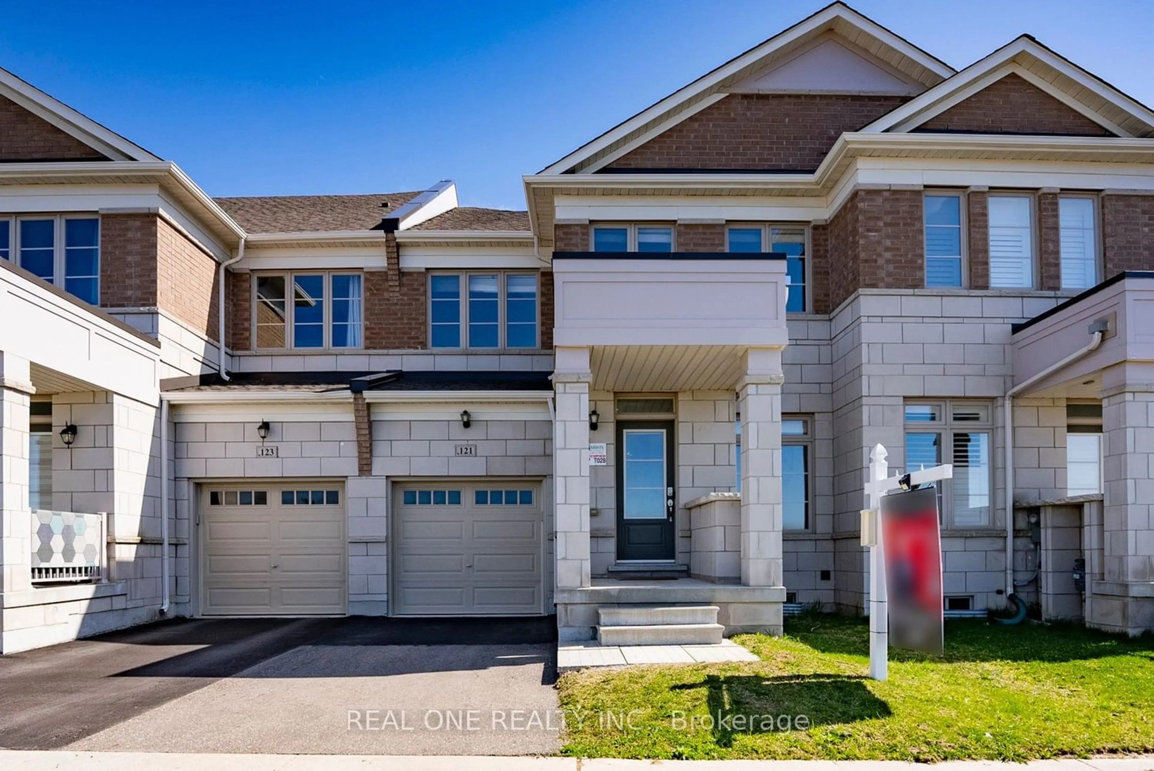 A pic from exterior of the house or condo for 121 Decast Cres, Markham Ontario L6B 1N8