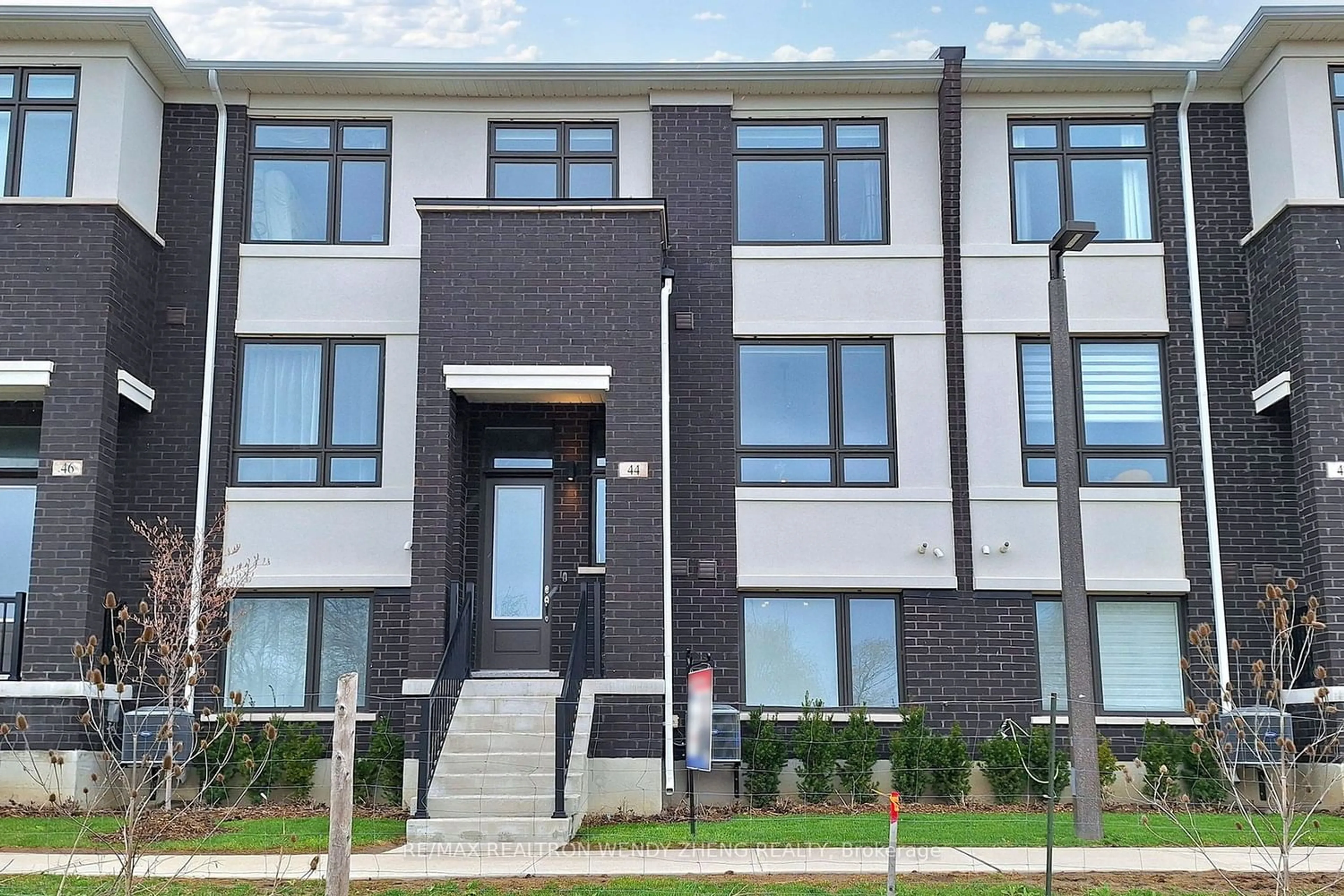 A pic from exterior of the house or condo for 44 James Noble Lane, Richmond Hill Ontario L4C 5S7