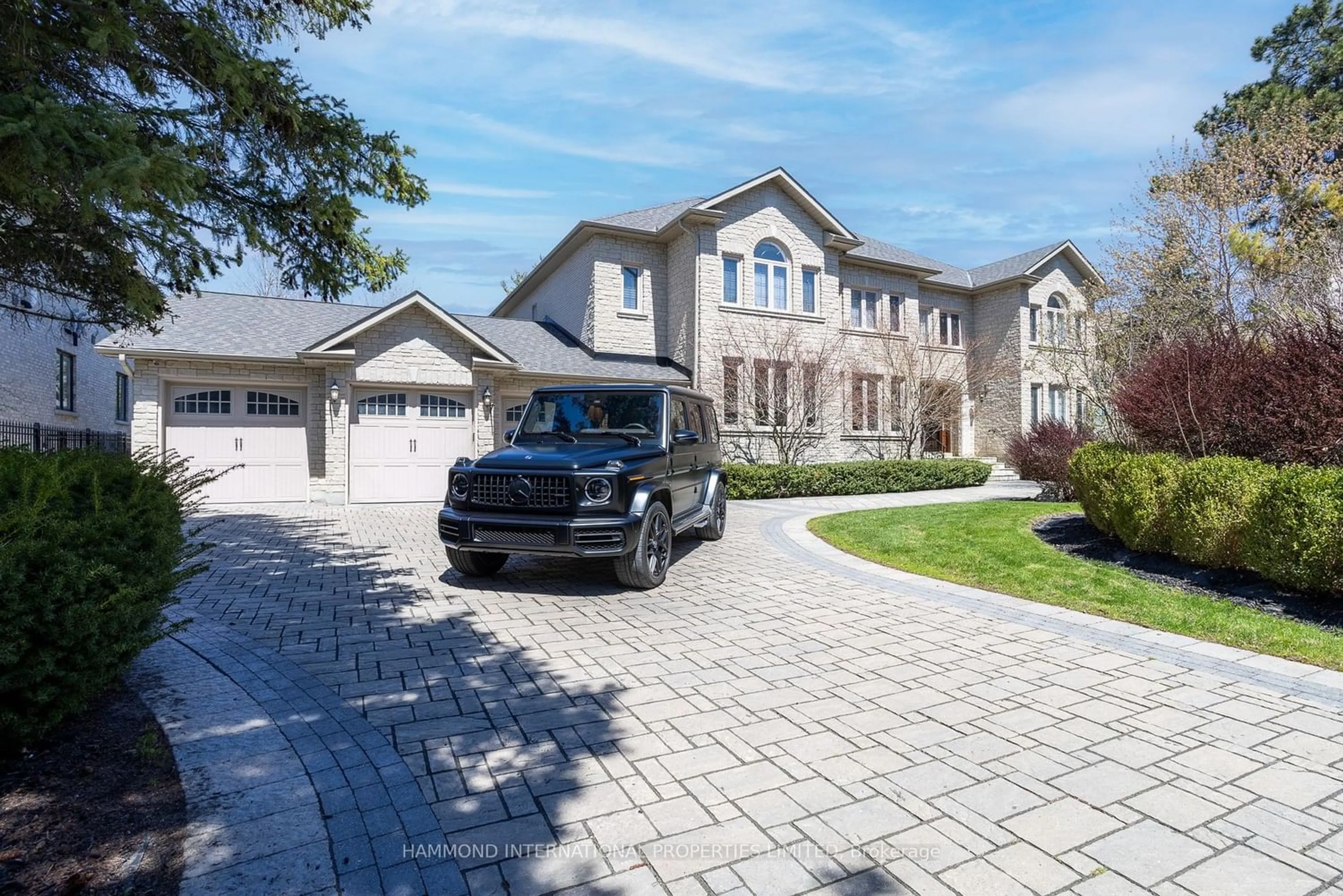 Frontside or backside of a home for 82 Westwood Lane, Richmond Hill Ontario L4C 6Y2
