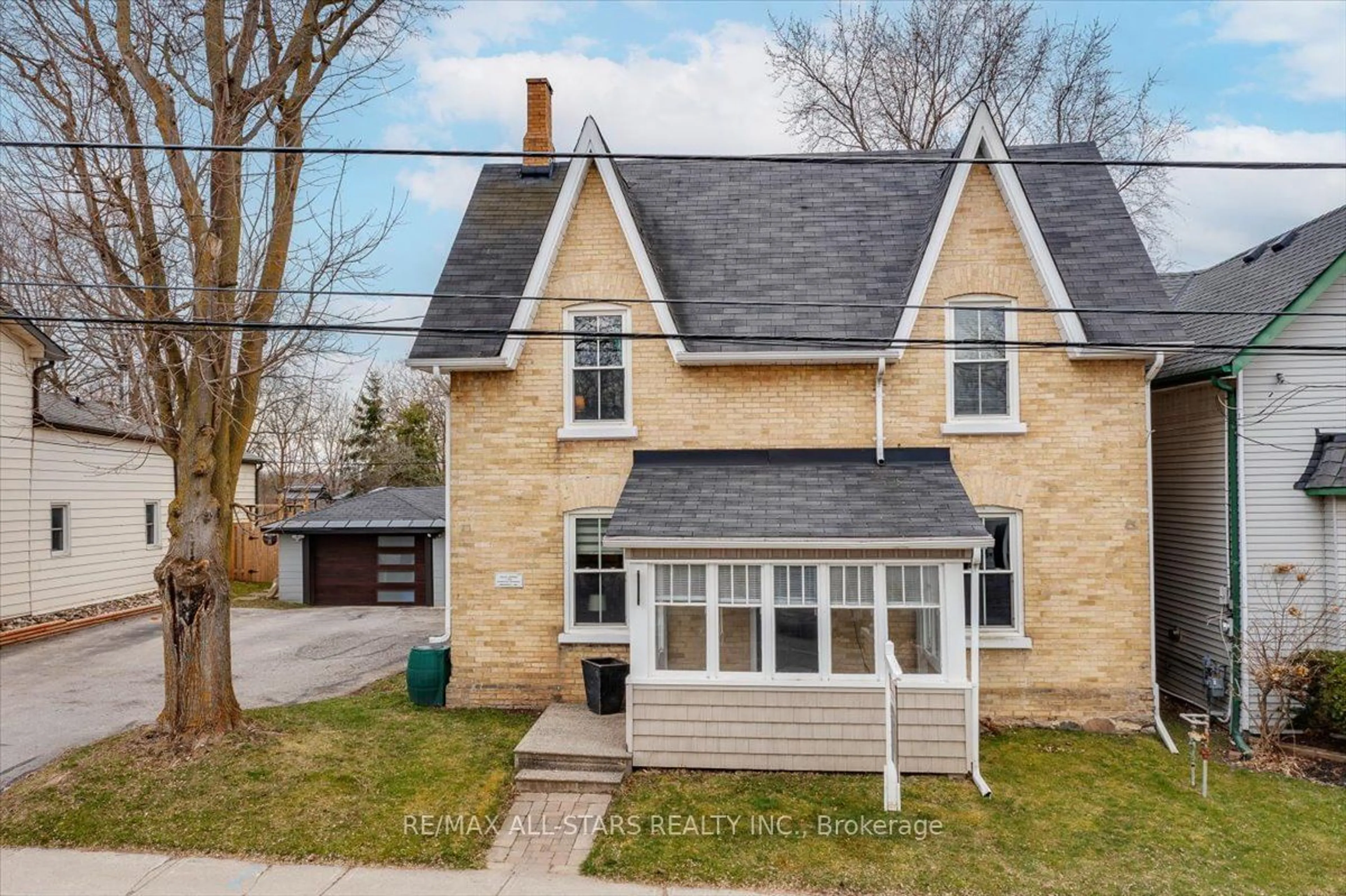 Frontside or backside of a home for 20444 Leslie St, East Gwillimbury Ontario L0G 1R0