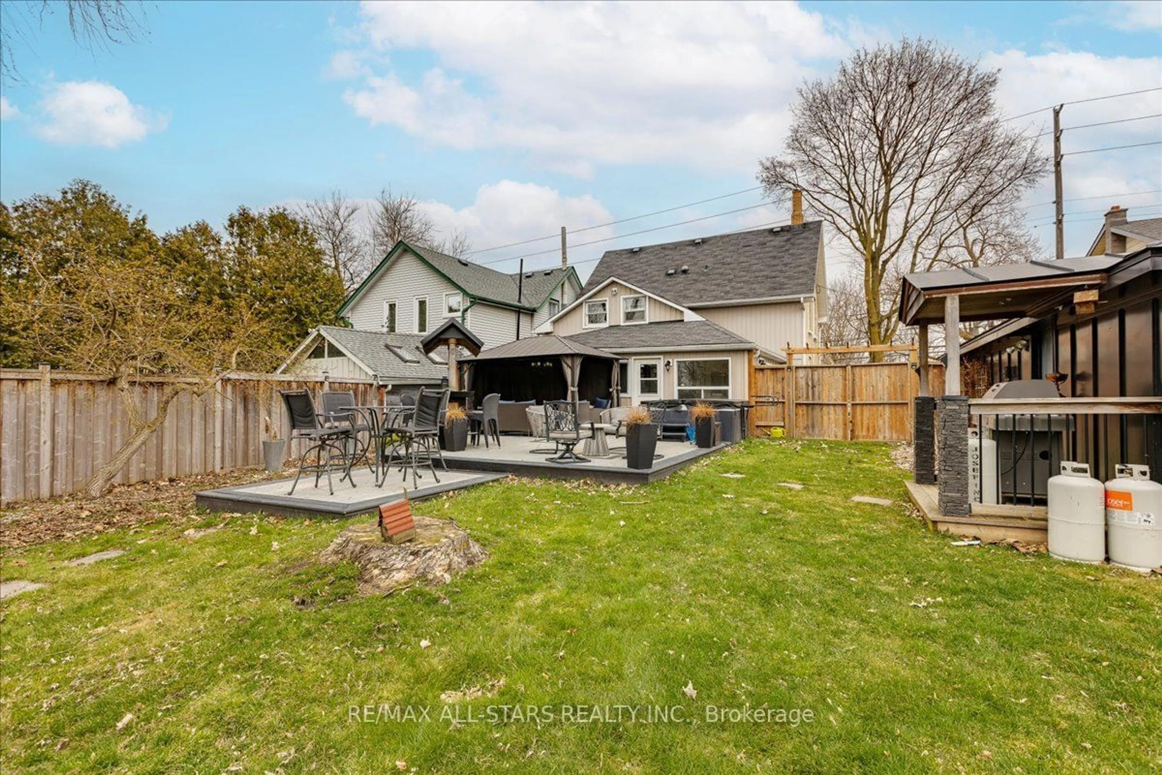 Patio for 20444 Leslie St, East Gwillimbury Ontario L0G 1R0
