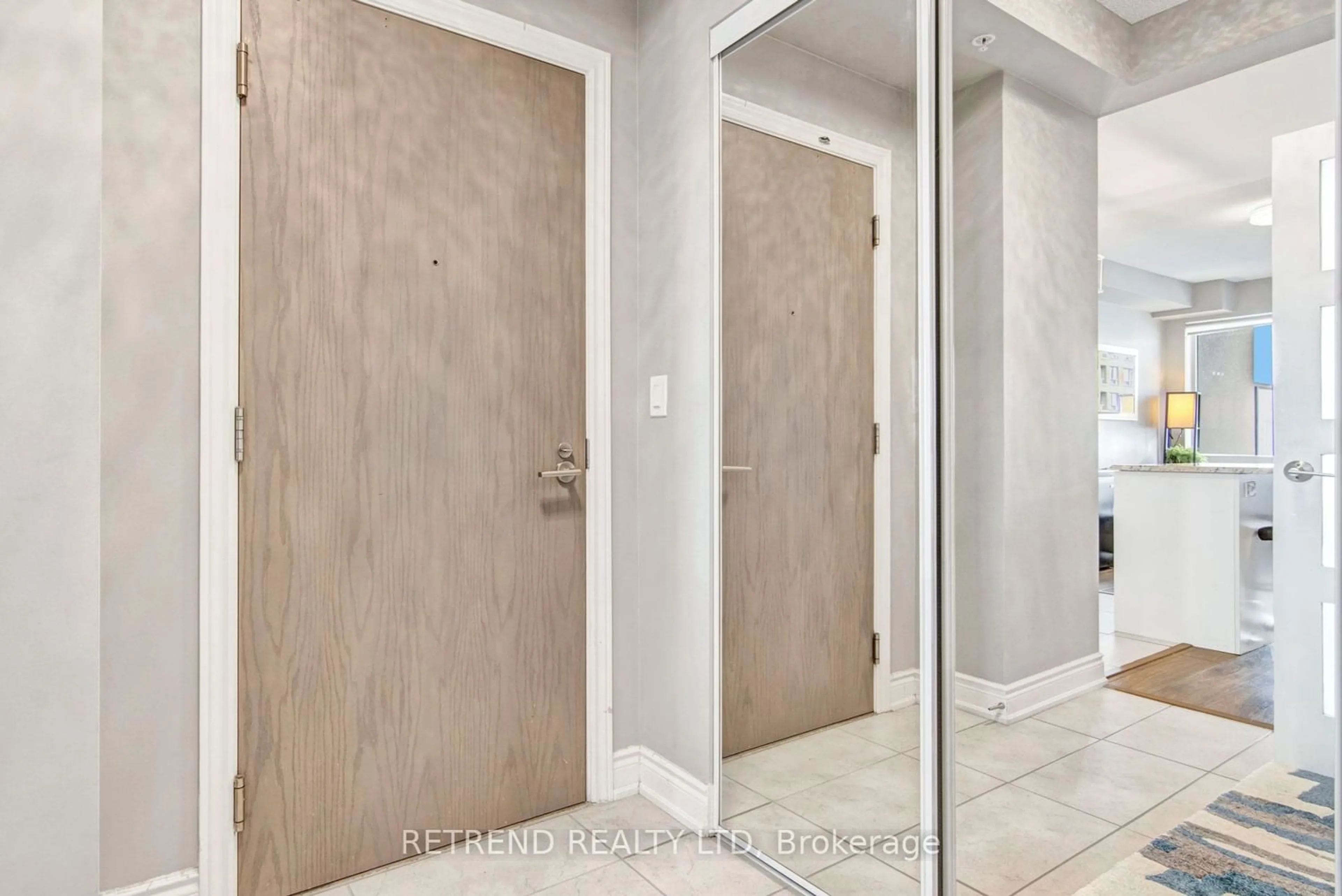 Indoor entryway for 9090 Yonge St #307B, Richmond Hill Ontario L4C 0Z1