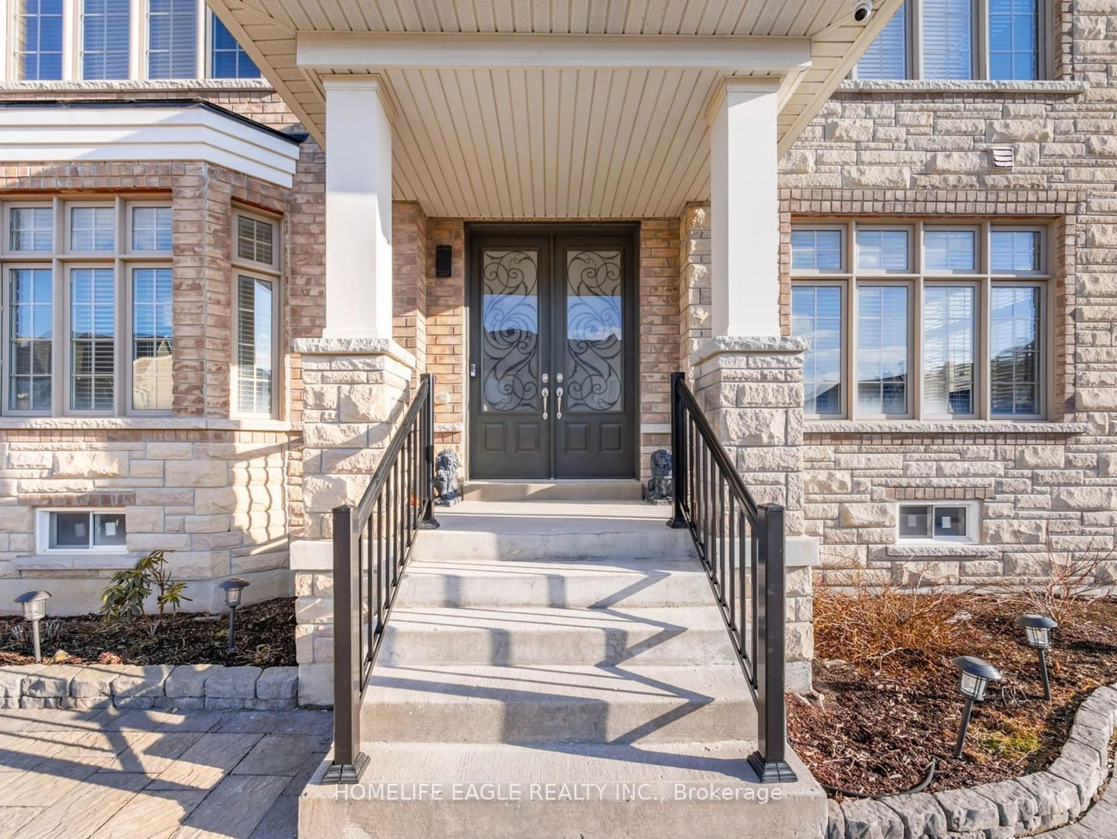 Indoor entryway for 1 Selby Cres, Bradford West Gwillimbury Ontario L3Z 0V4
