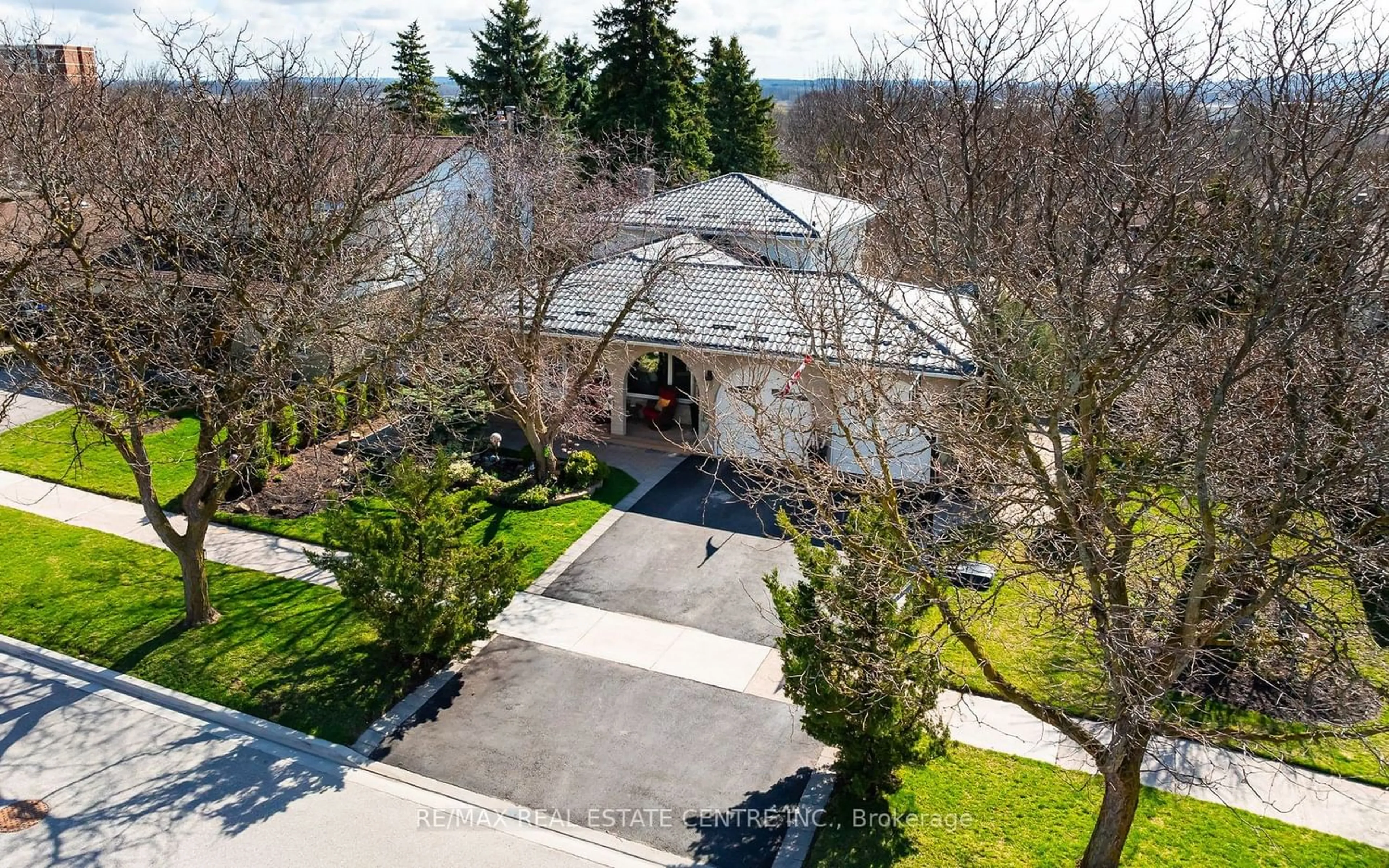 Outside view for 149 Valleyview Cres, Bradford West Gwillimbury Ontario L3Z 1S8
