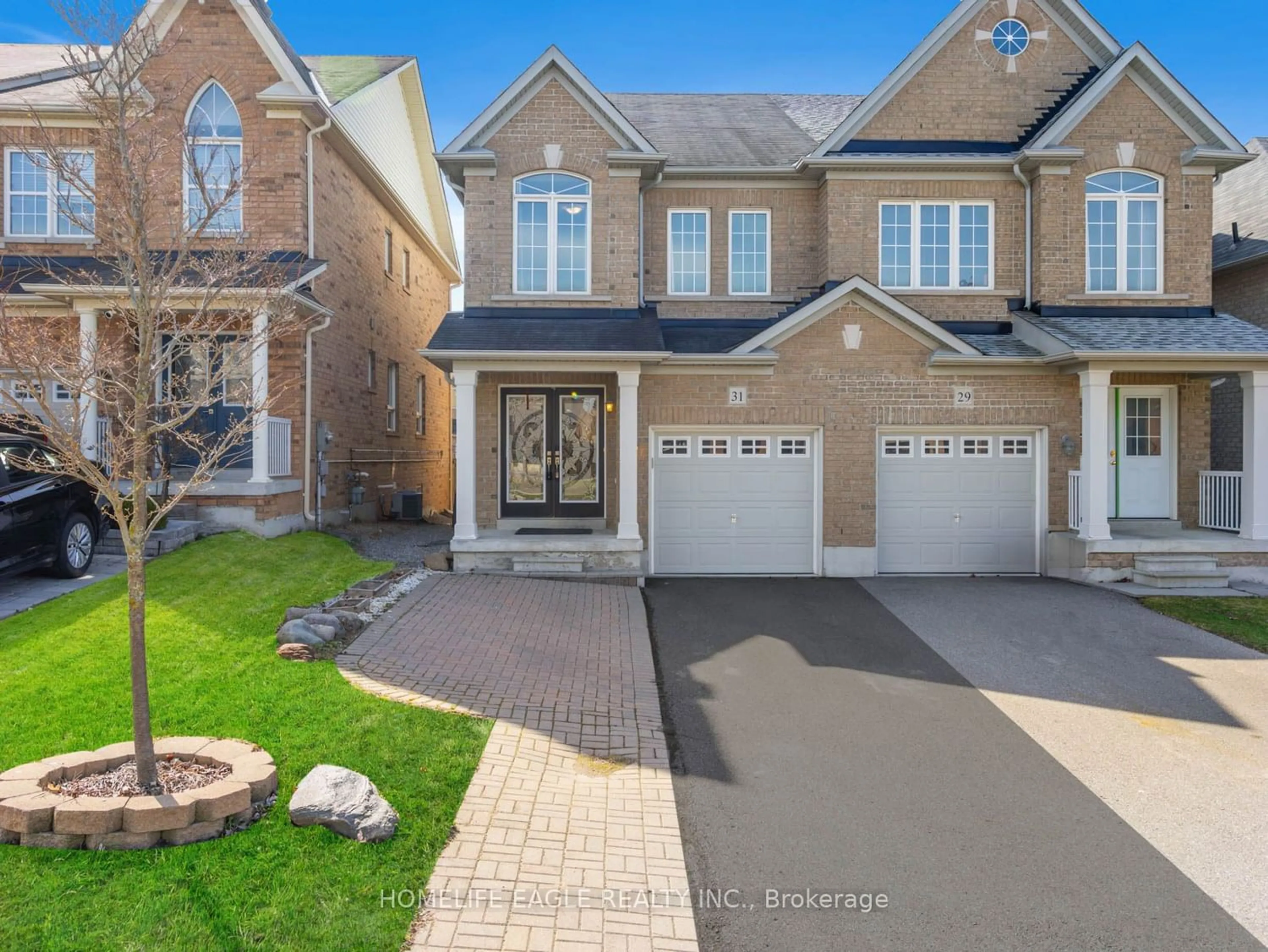 Home with brick exterior material for 31 Harvest Hills Blvd, East Gwillimbury Ontario L9N 0A6