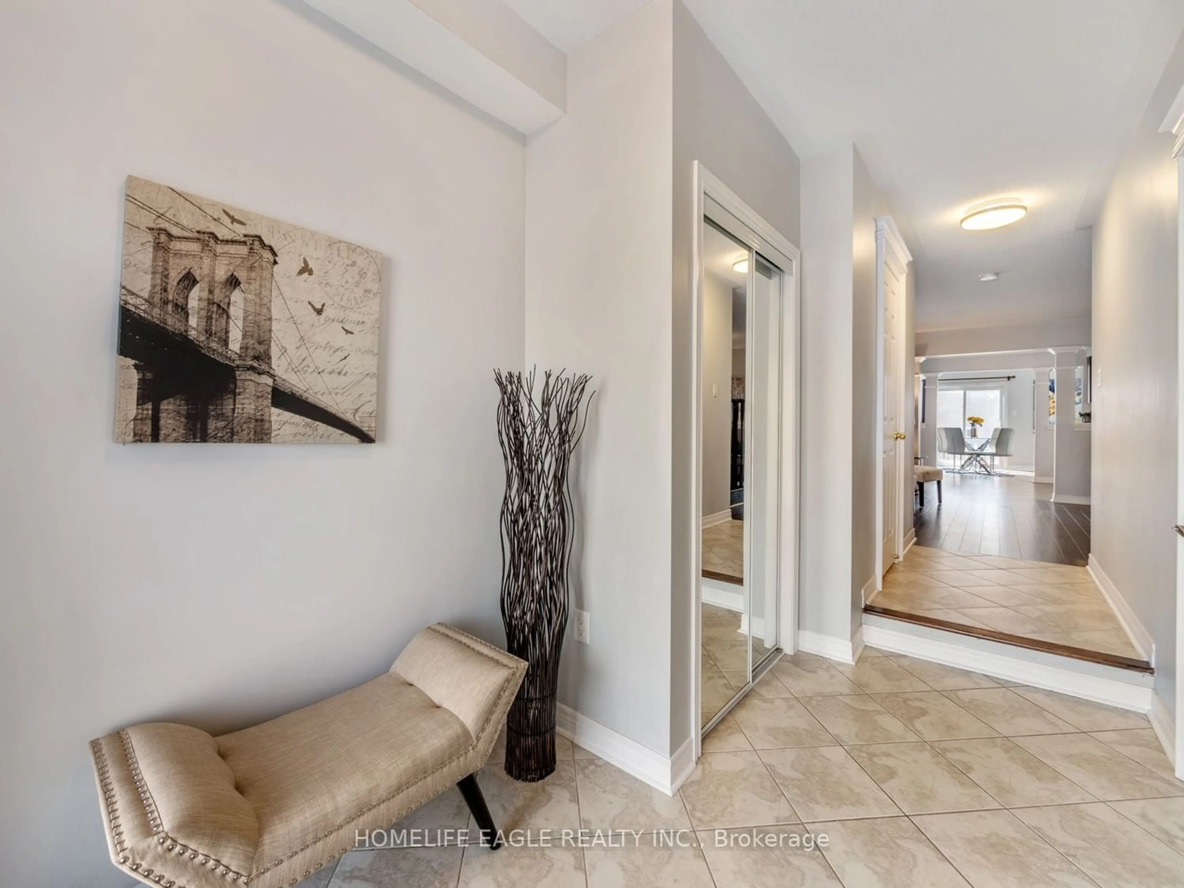 Indoor entryway for 31 Harvest Hills Blvd, East Gwillimbury Ontario L9N 0A6
