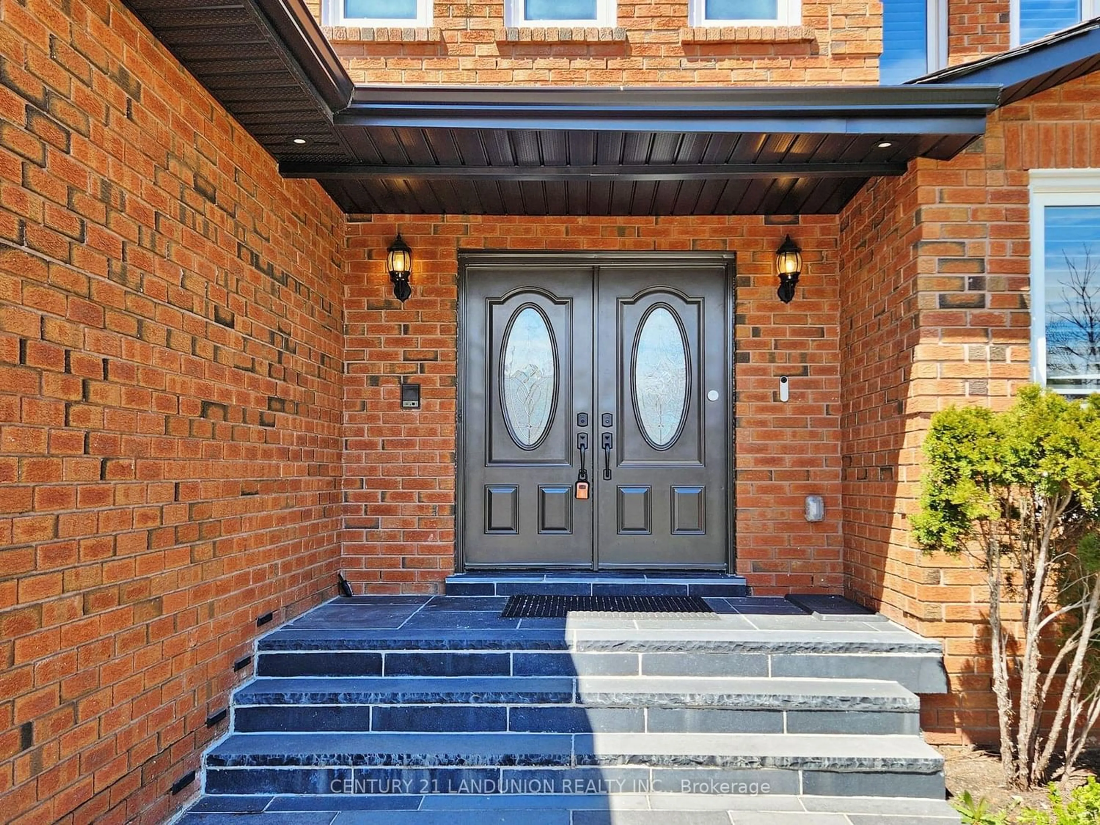 Home with brick exterior material for 18 Ravenhill Cres, Markham Ontario L3S 2V1