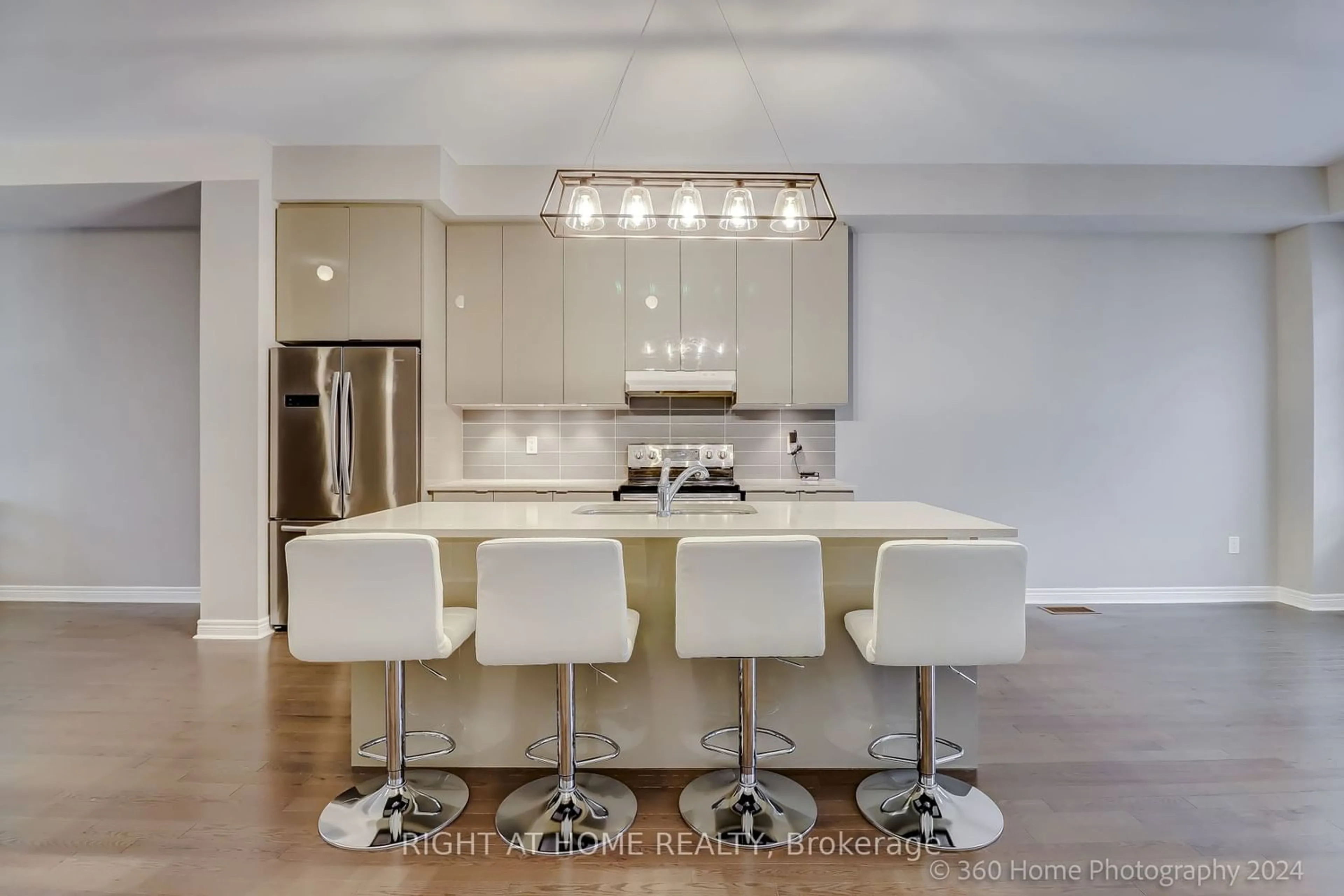Contemporary kitchen for 70 Laskin Dr, Vaughan Ontario L6A 5A4