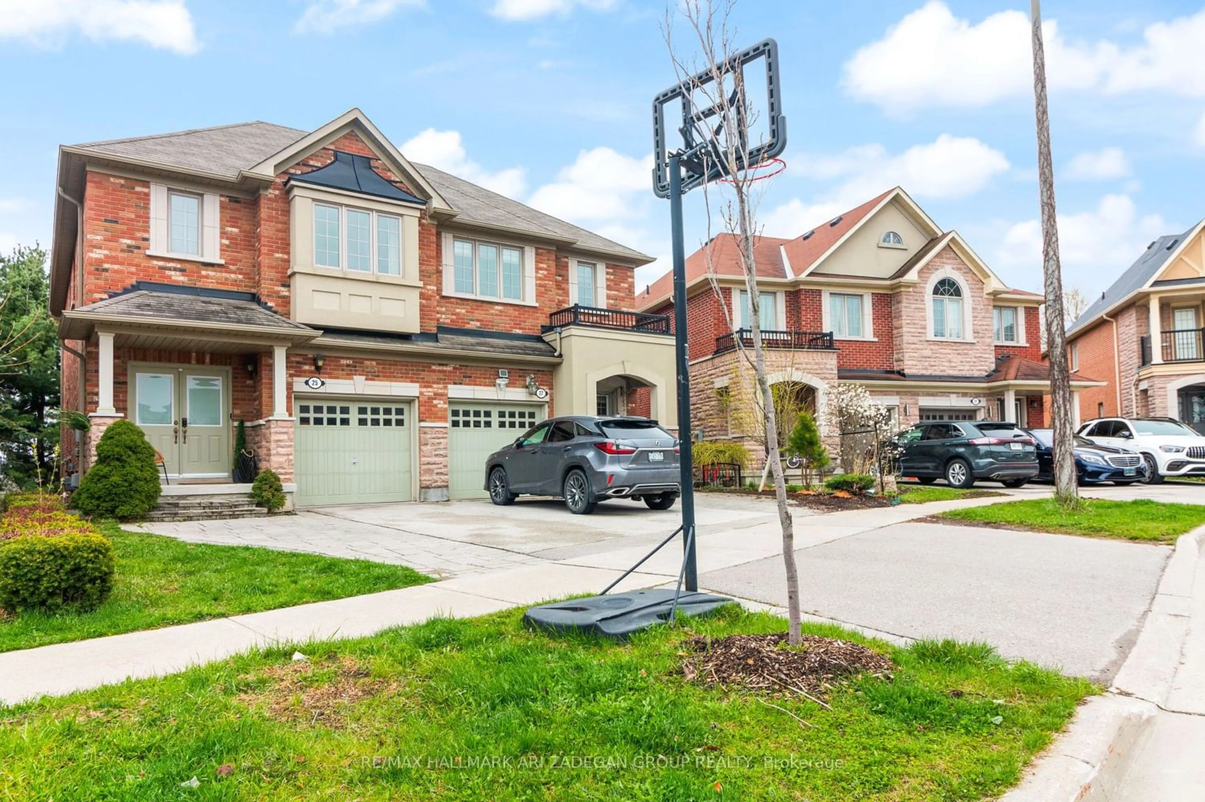 Frontside or backside of a home for 25 Shallot Crt, Richmond Hill Ontario L4S 0C1