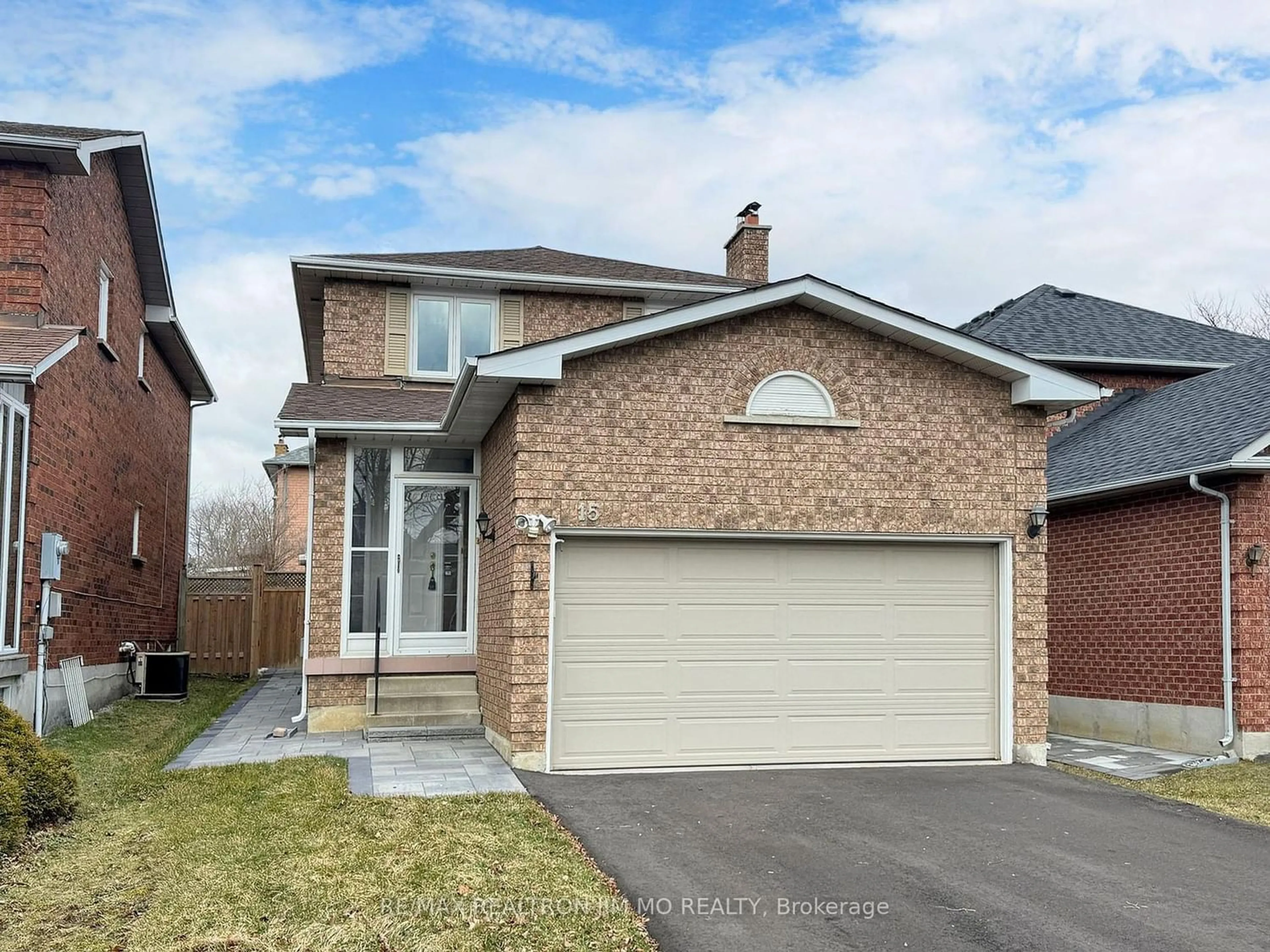 Frontside or backside of a home for 15 Berwick Cres, Richmond Hill Ontario L4C 0B9
