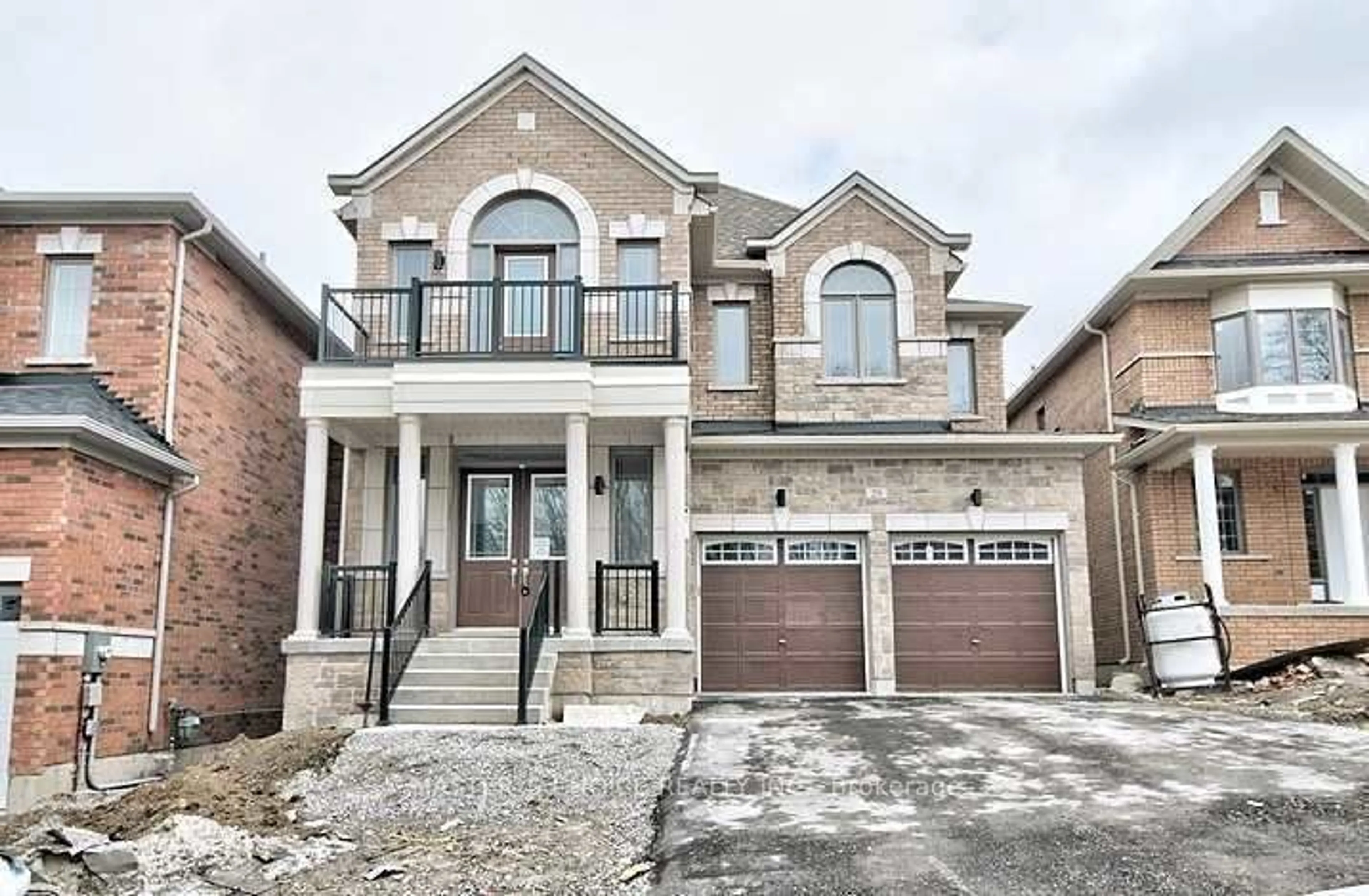 Home with brick exterior material for 29 Charlotte Abby Dr, East Gwillimbury Ontario L9N 0T1