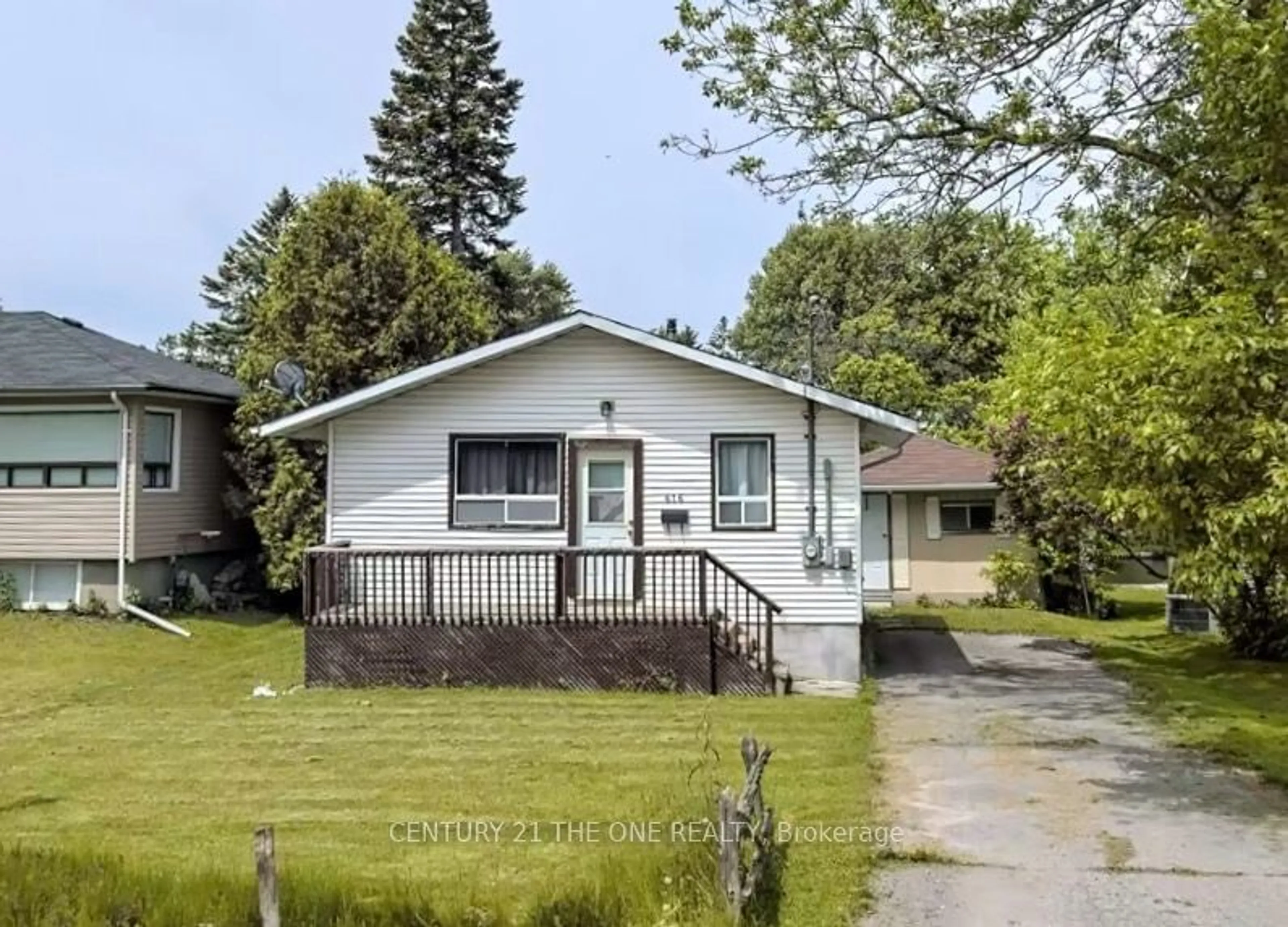 Frontside or backside of a home for 616 Lake Dr, Georgina Ontario L4P 1T5