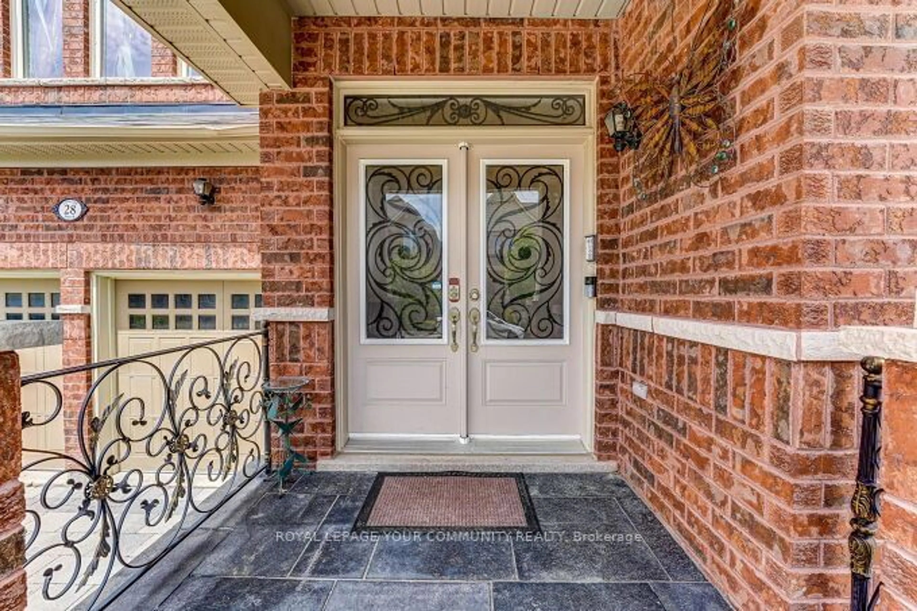Indoor entryway for 28 Linacre Dr, Richmond Hill Ontario L4E 0W2
