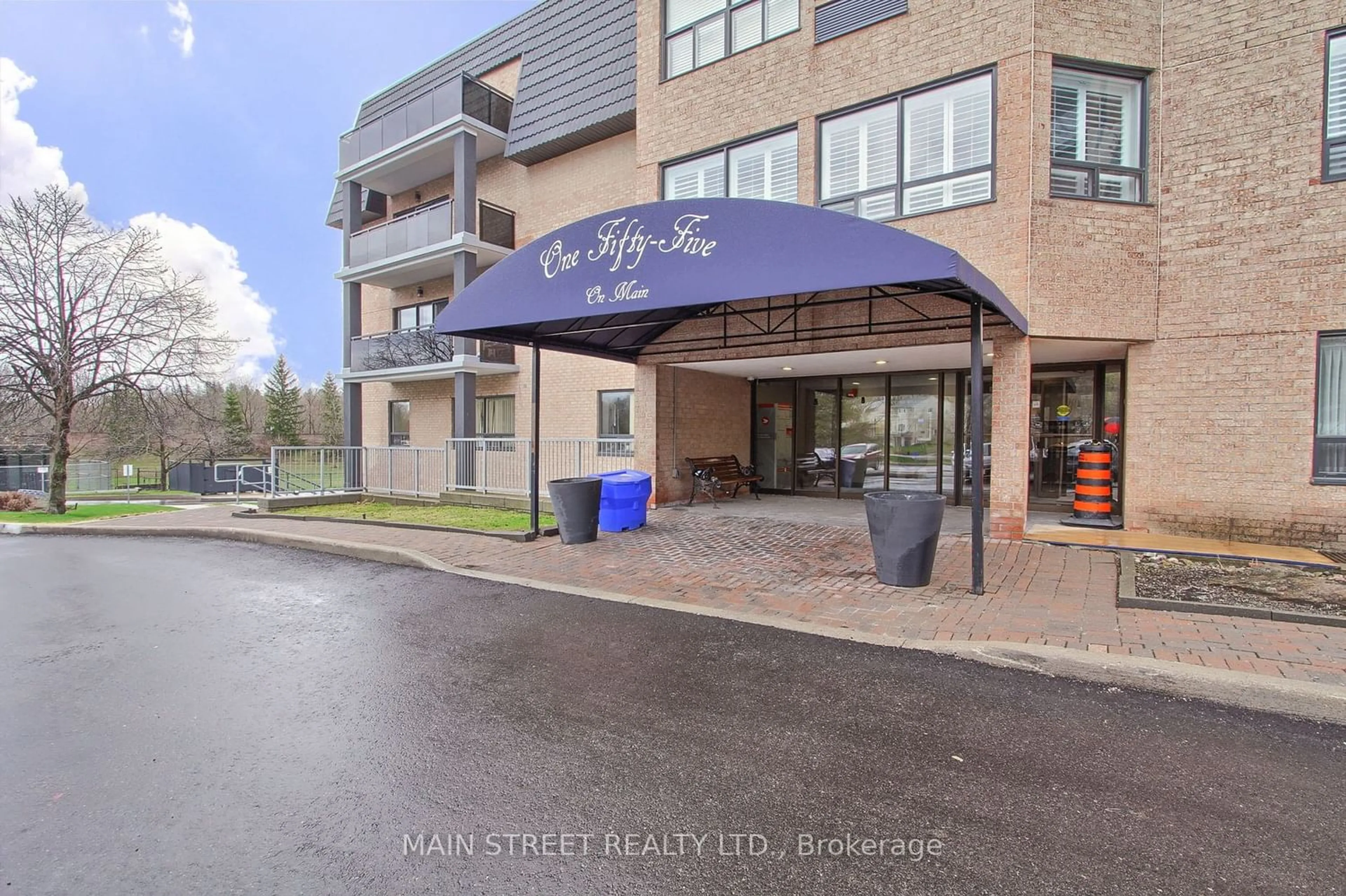 A pic from exterior of the house or condo for 155 Main St #316, Newmarket Ontario L3Y 8C2