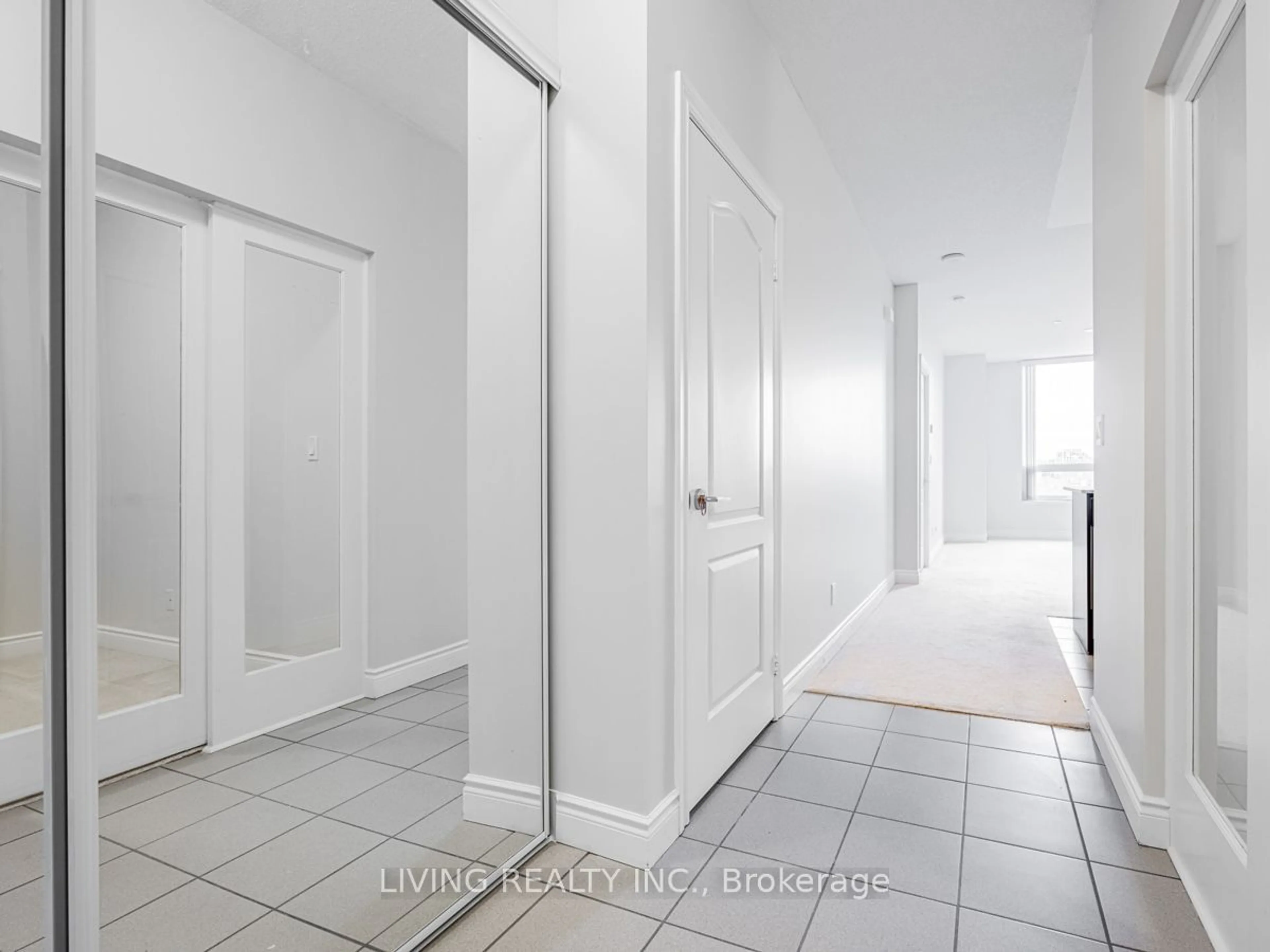 Indoor entryway for 11211 Yonge St #729, Richmond Hill Ontario L4S 0E9