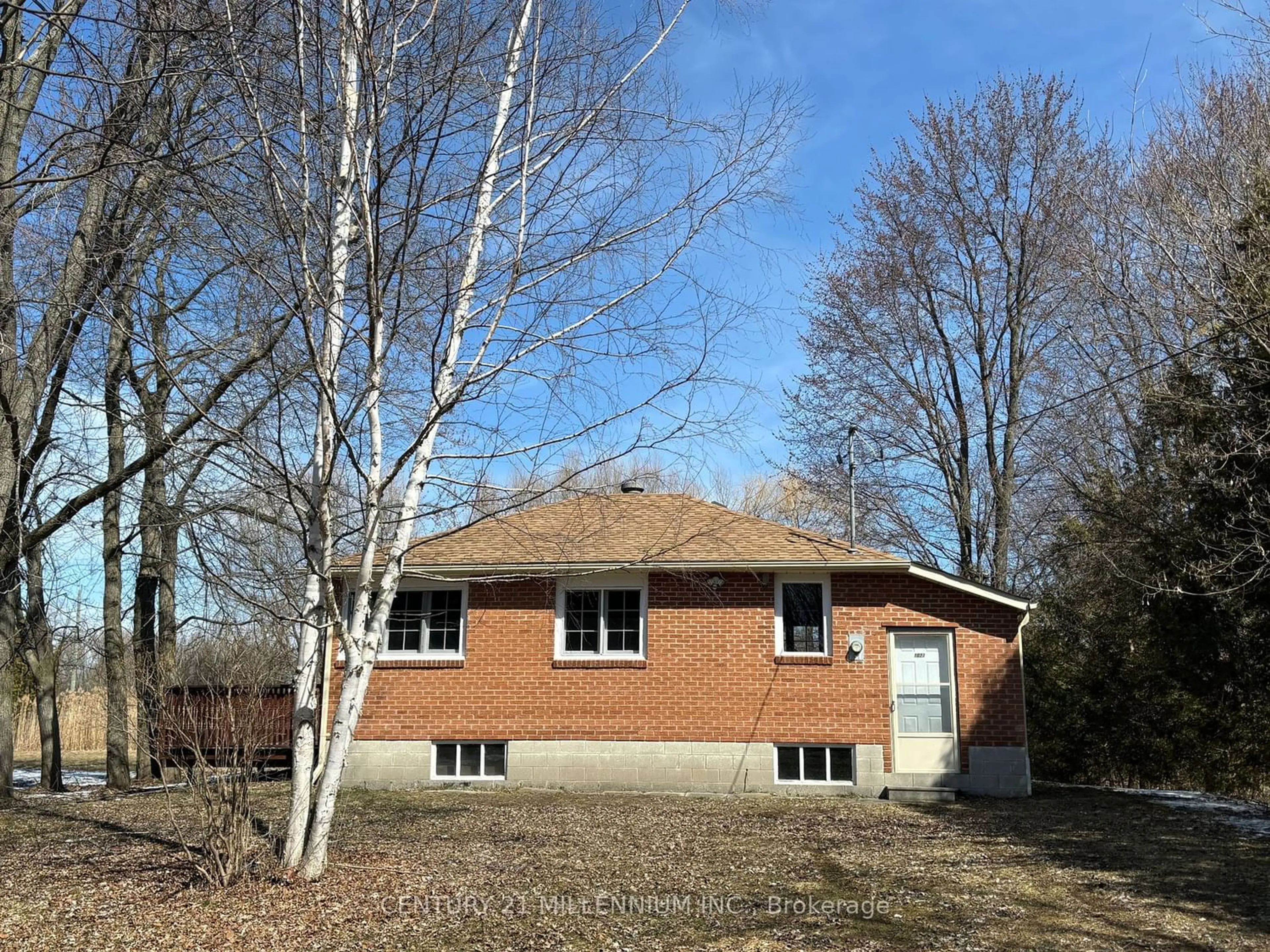 Frontside or backside of a home for 1027 Chapman St, Innisfil Ontario L0L 1W0