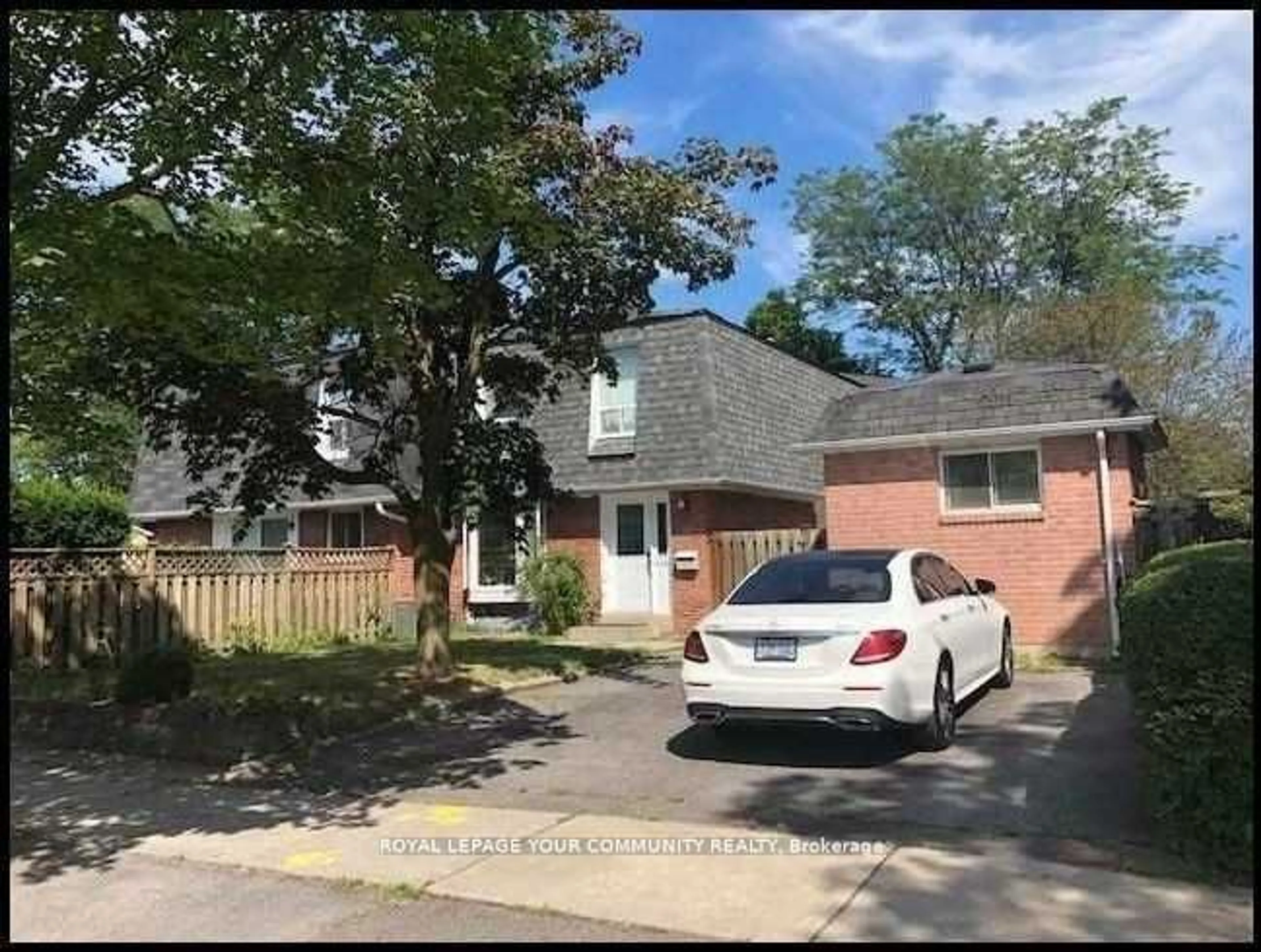 Frontside or backside of a home for 28 Lillooet Cres, Richmond Hill Ontario L4C 5A7