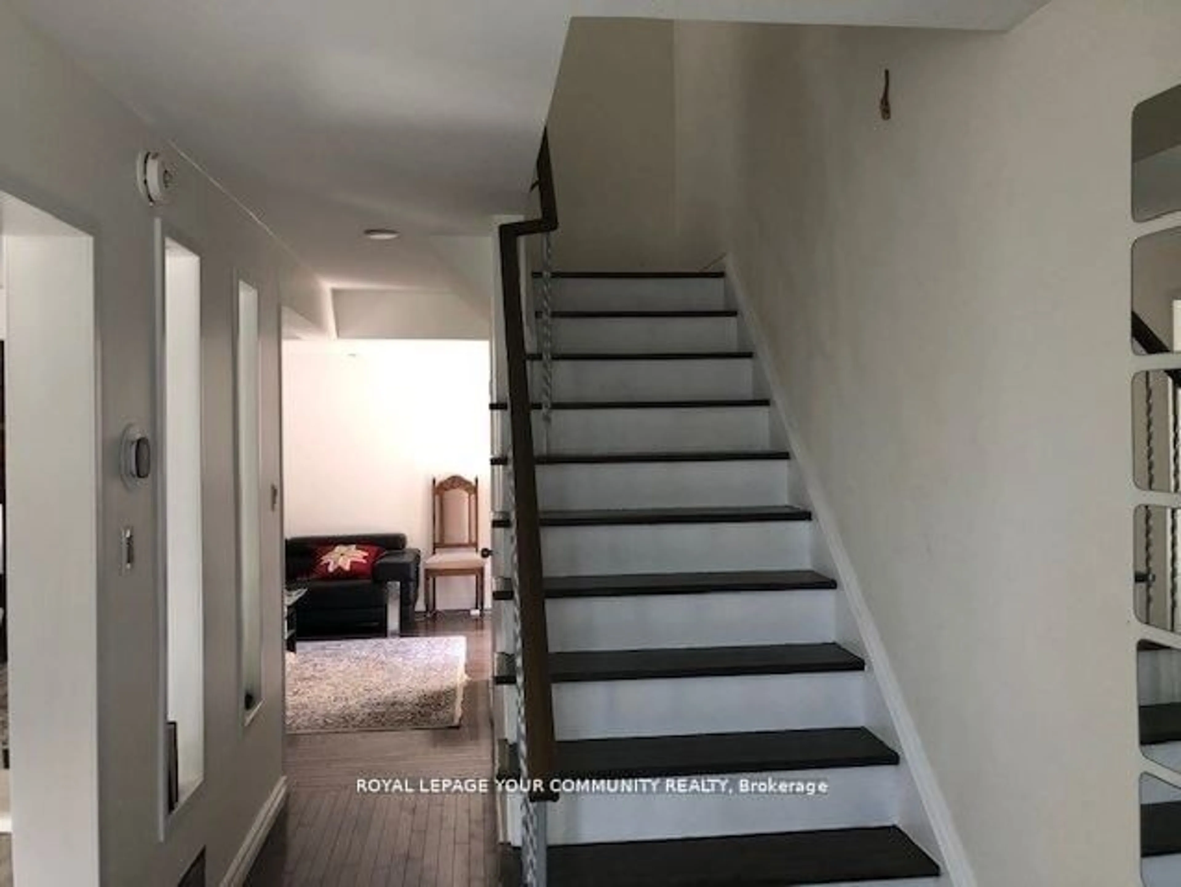 Stairs for 28 Lillooet Cres, Richmond Hill Ontario L4C 5A7