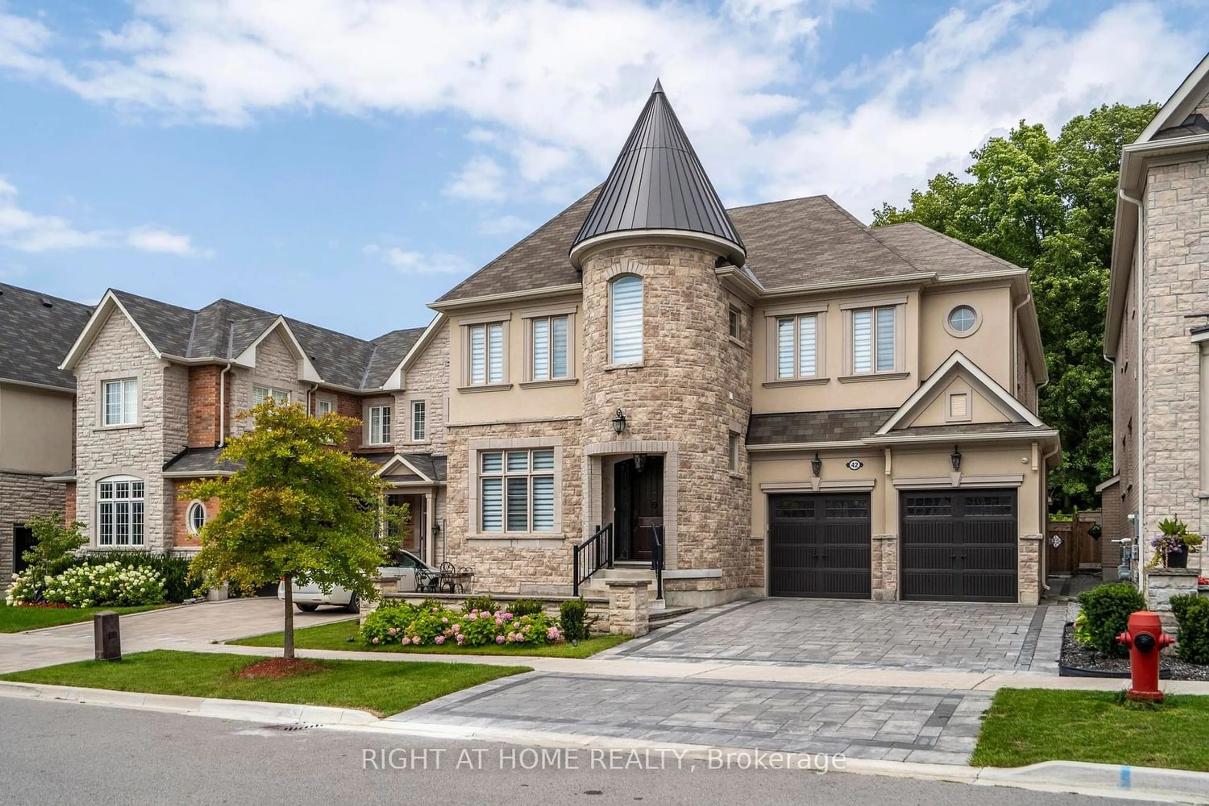 Home with brick exterior material for 42 Forest Grove Crt, Aurora Ontario L4G 3G4