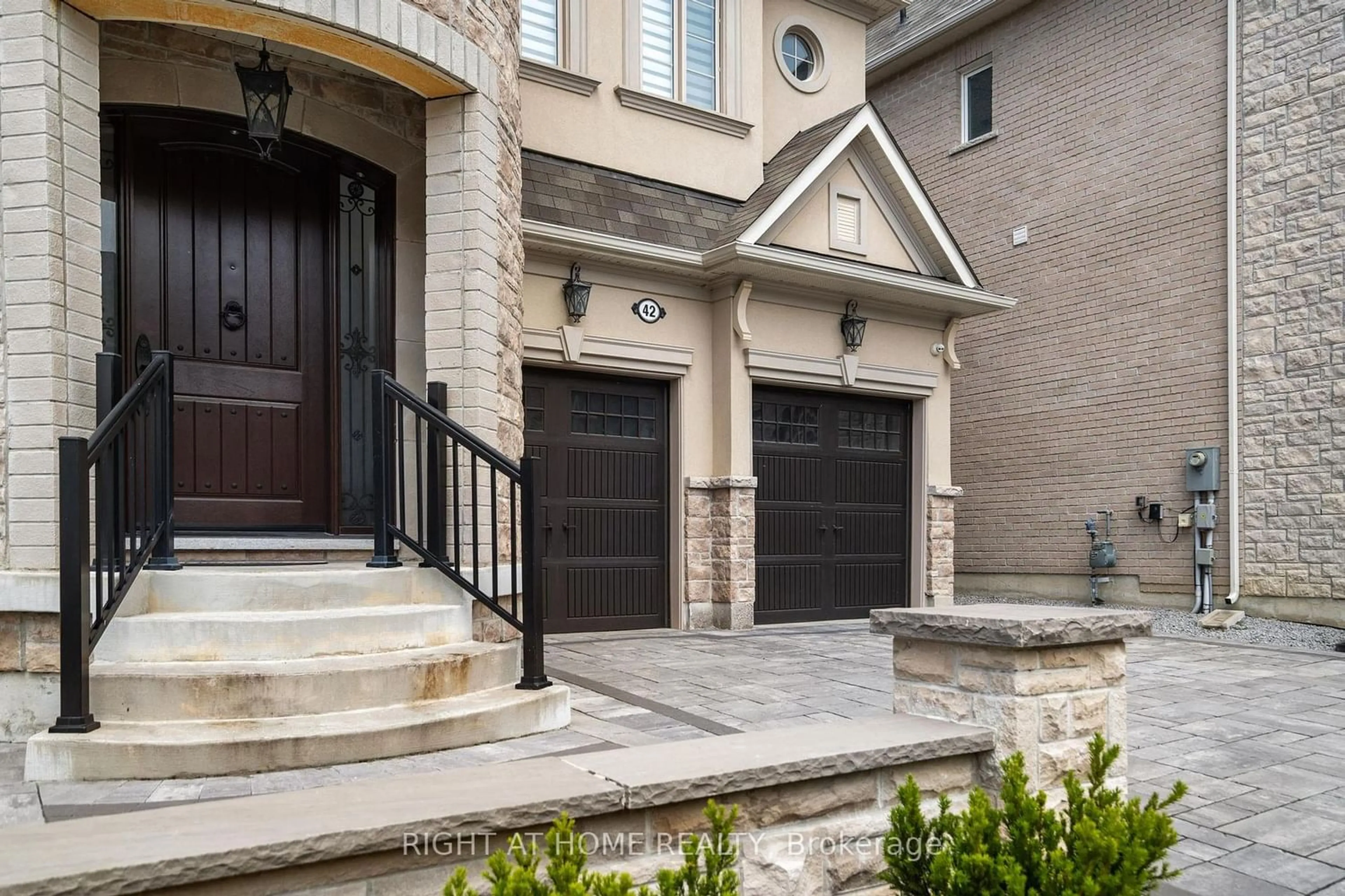 Home with brick exterior material for 42 Forest Grove Crt, Aurora Ontario L4G 3G4