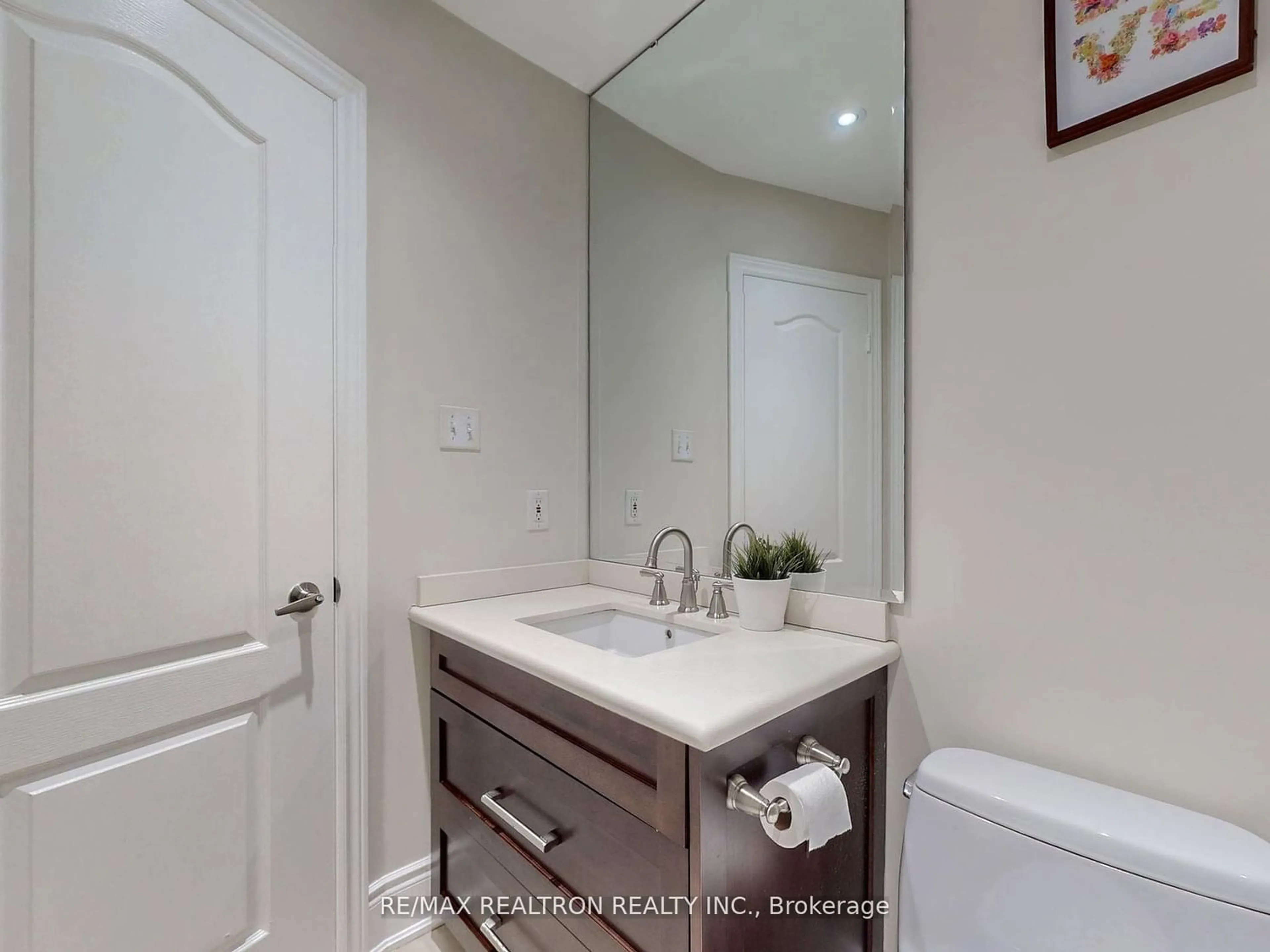 Standard bathroom for 63 Wildberry Cres, Vaughan Ontario L4H 2C6