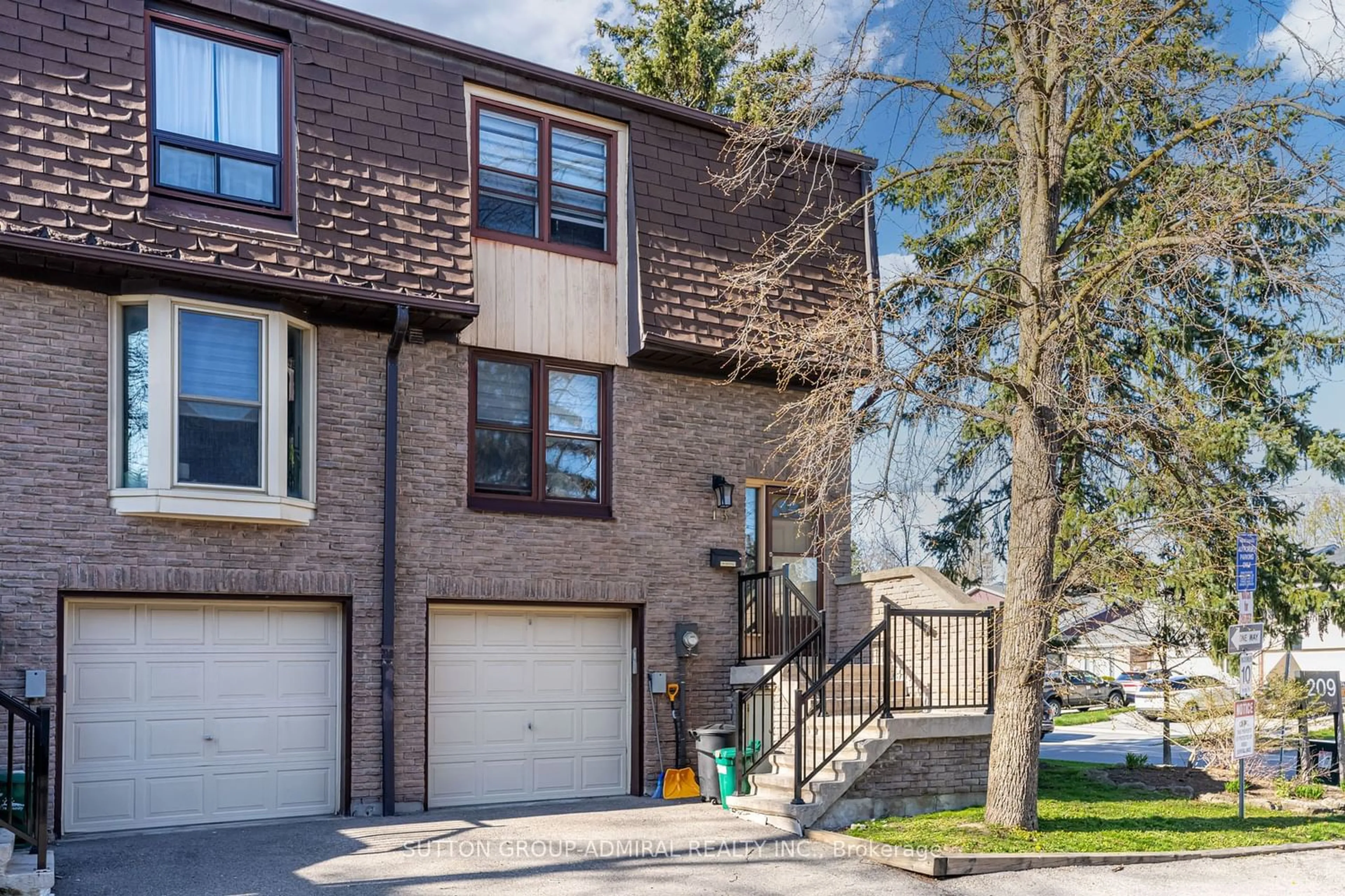 A pic from exterior of the house or condo for 209 Castle Rock Dr #13, Richmond Hill Ontario L4C 5M2
