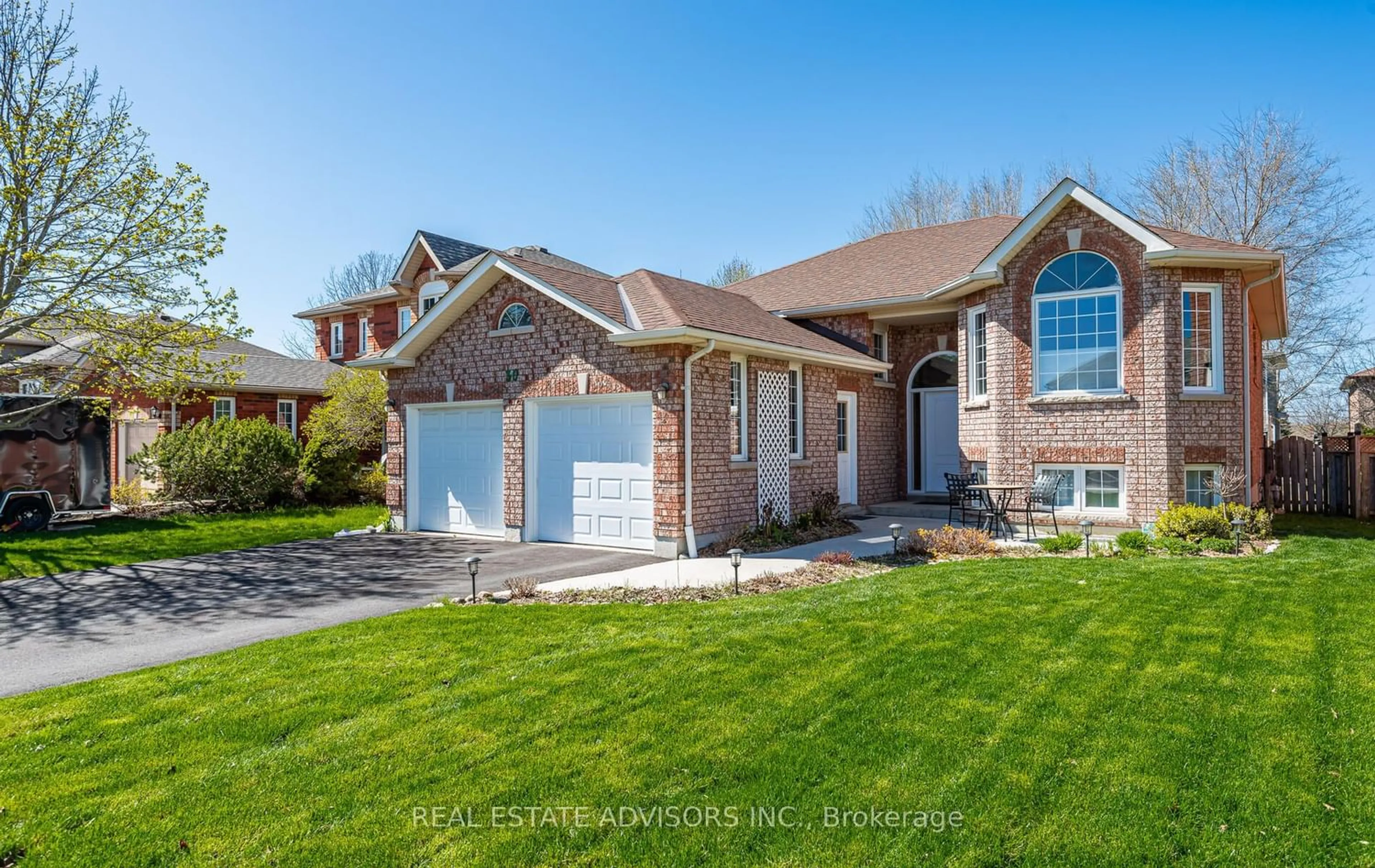 Frontside or backside of a home for 30 Amberview Dr, Georgina Ontario L4P 3X8