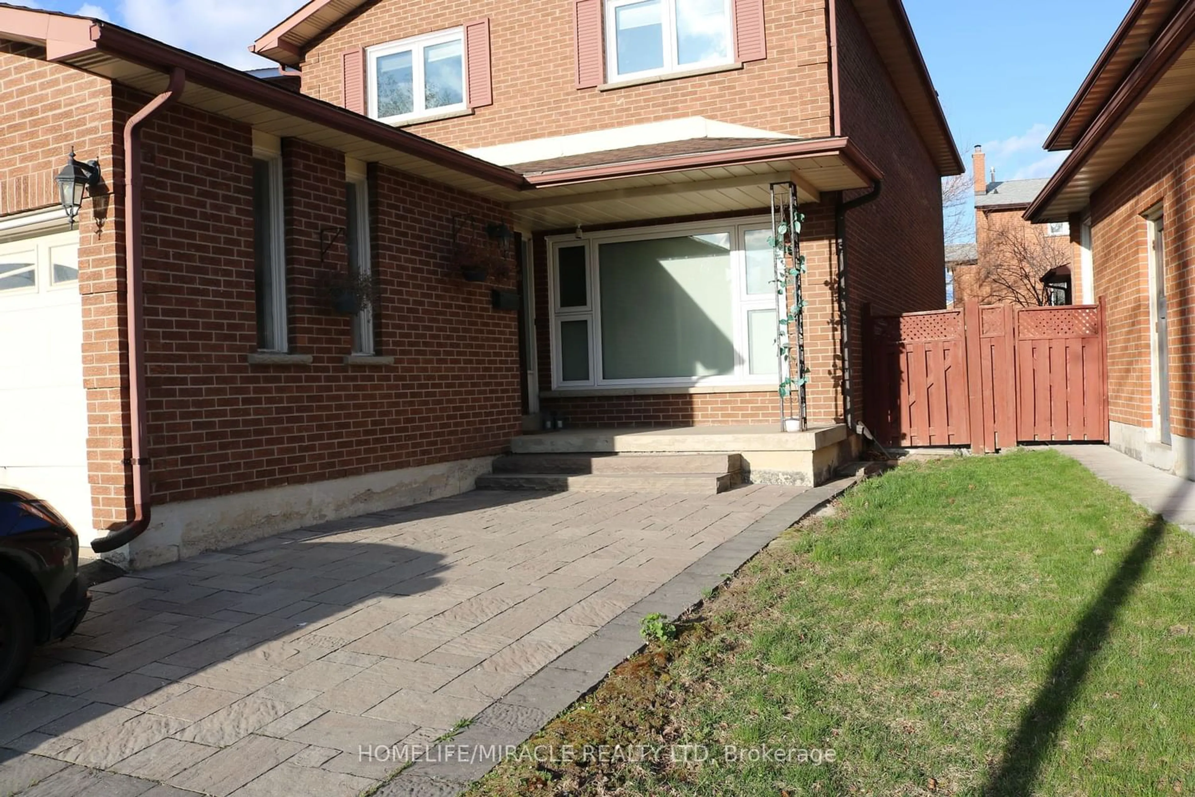 Home with brick exterior material for 33 Conley St, Vaughan Ontario L4J 2X4