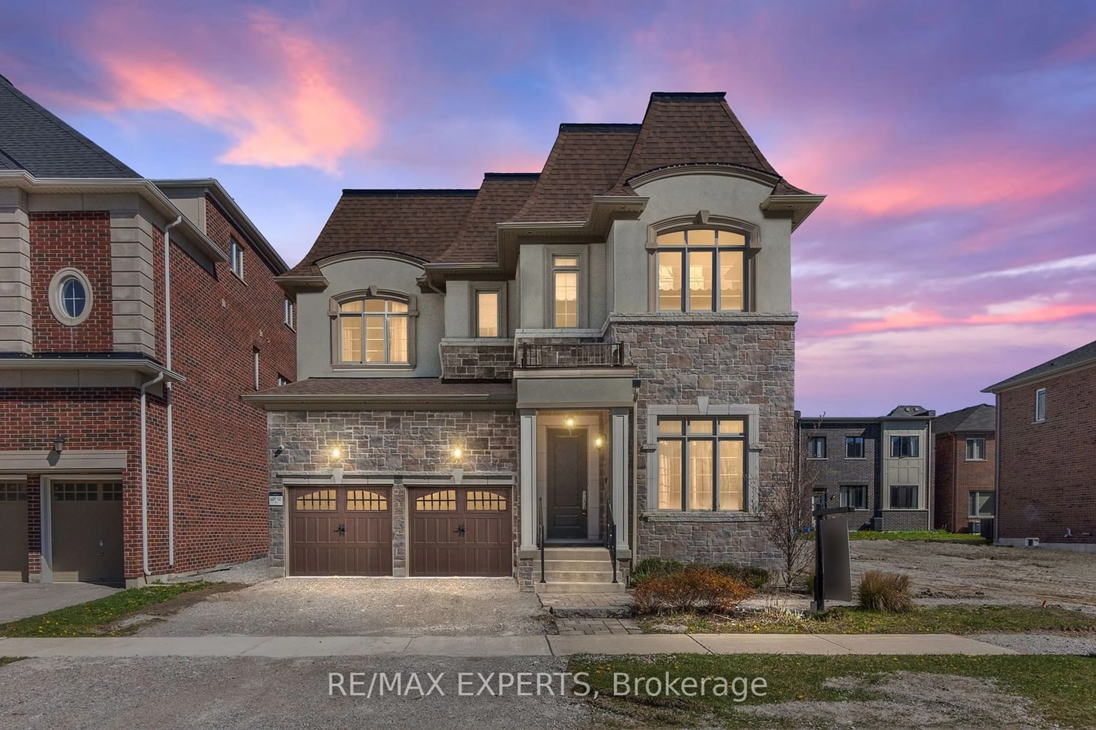 Home with brick exterior material for 52 David Dunlap Blvd, Richmond Hill Ontario L4C 4Z2