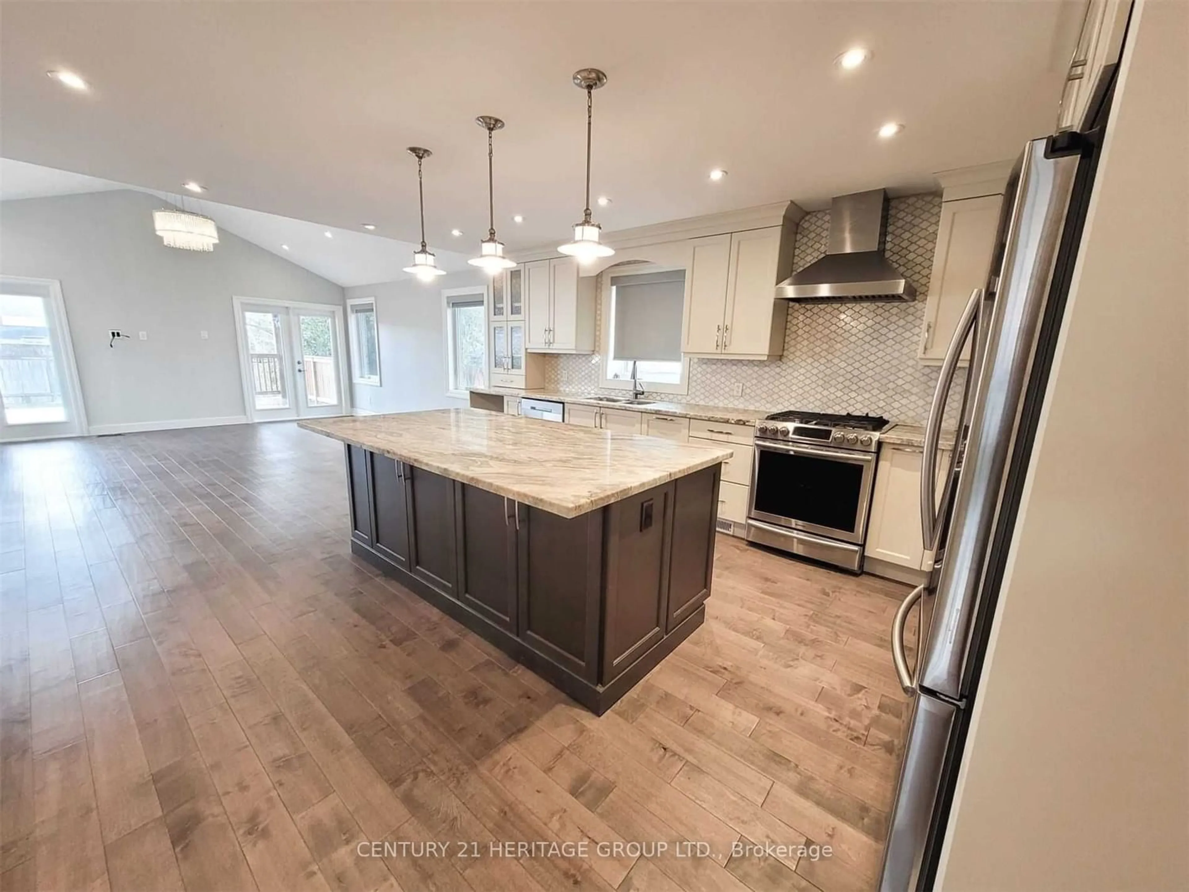 Contemporary kitchen for 289 Gells Rd, Richmond Hill Ontario L4C 3A5