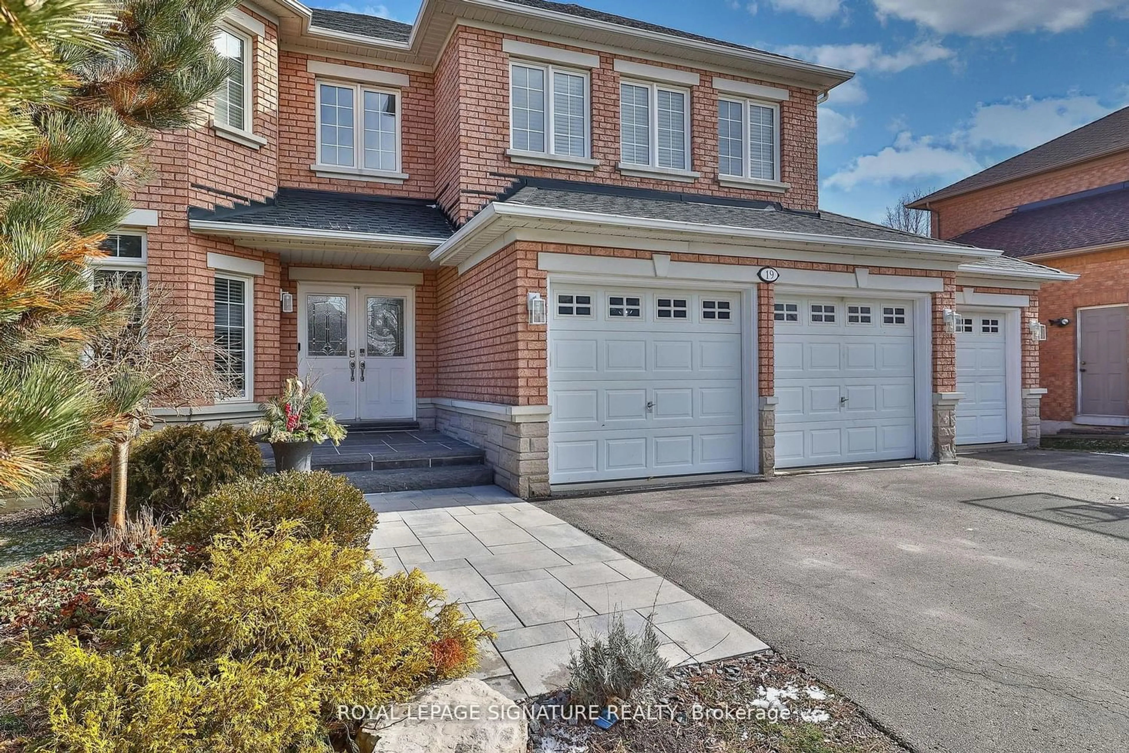 Home with brick exterior material for 19 Lemsford Dr, Markham Ontario L3S 3T8