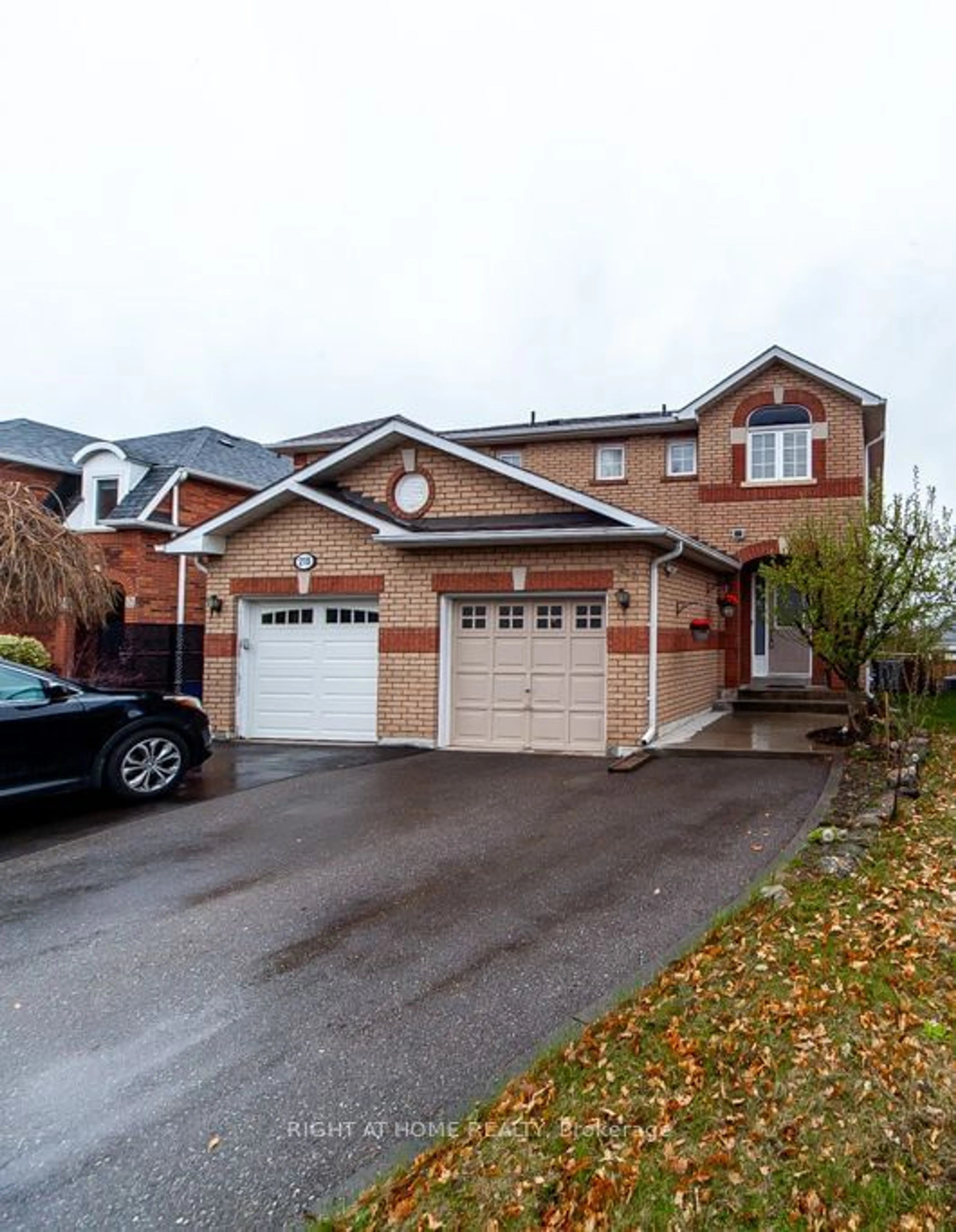 Frontside or backside of a home for 217 Rosanna Cres, Vaughan Ontario L6A 2T3