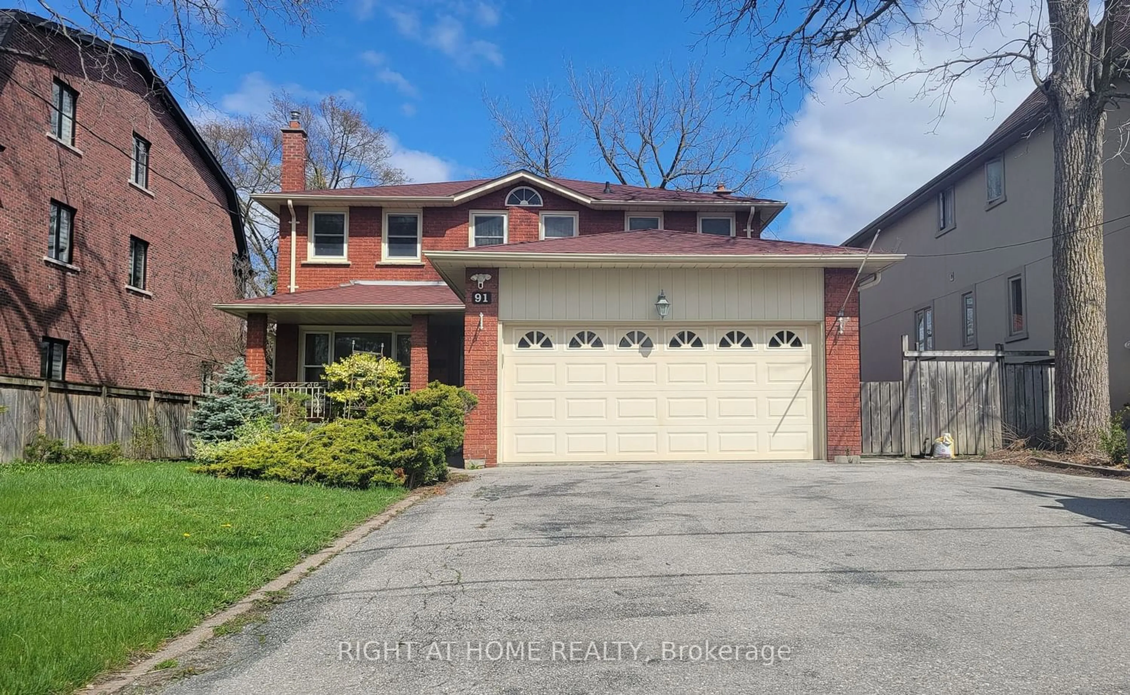 Frontside or backside of a home for 91 Hunt Ave, Richmond Hill Ontario L4C 4H1