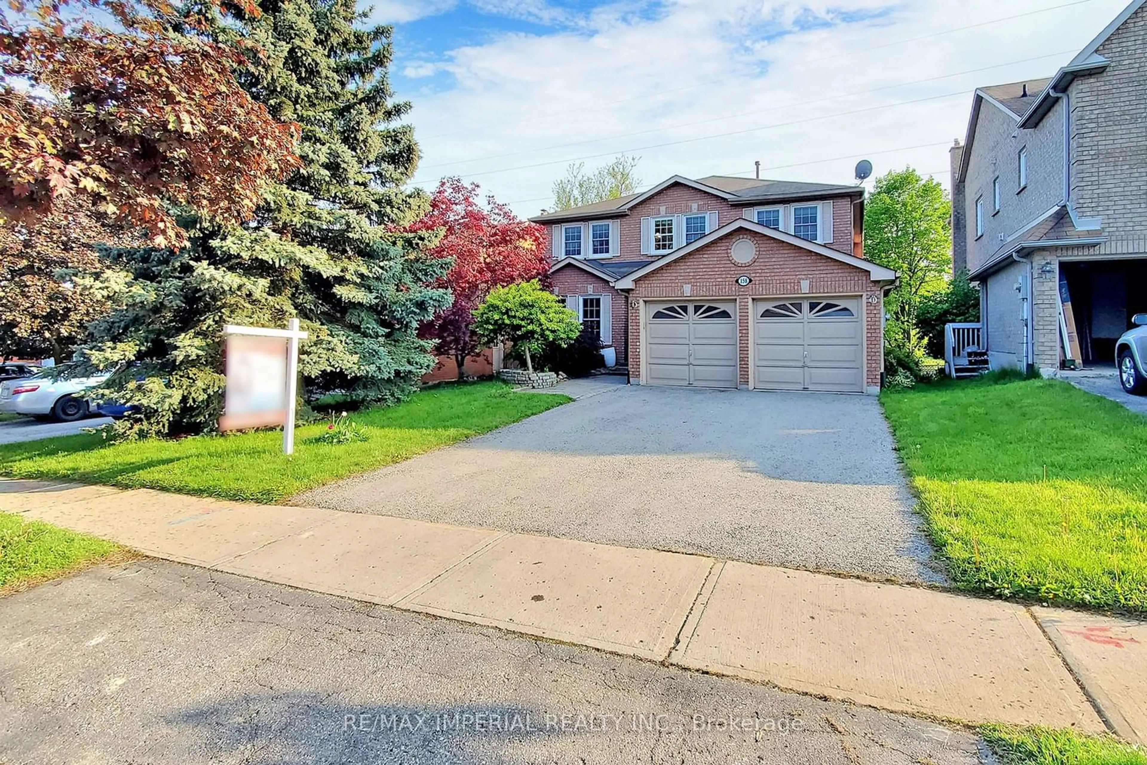 Frontside or backside of a home for 158 Chambers Cres, Newmarket Ontario L3X 1S9