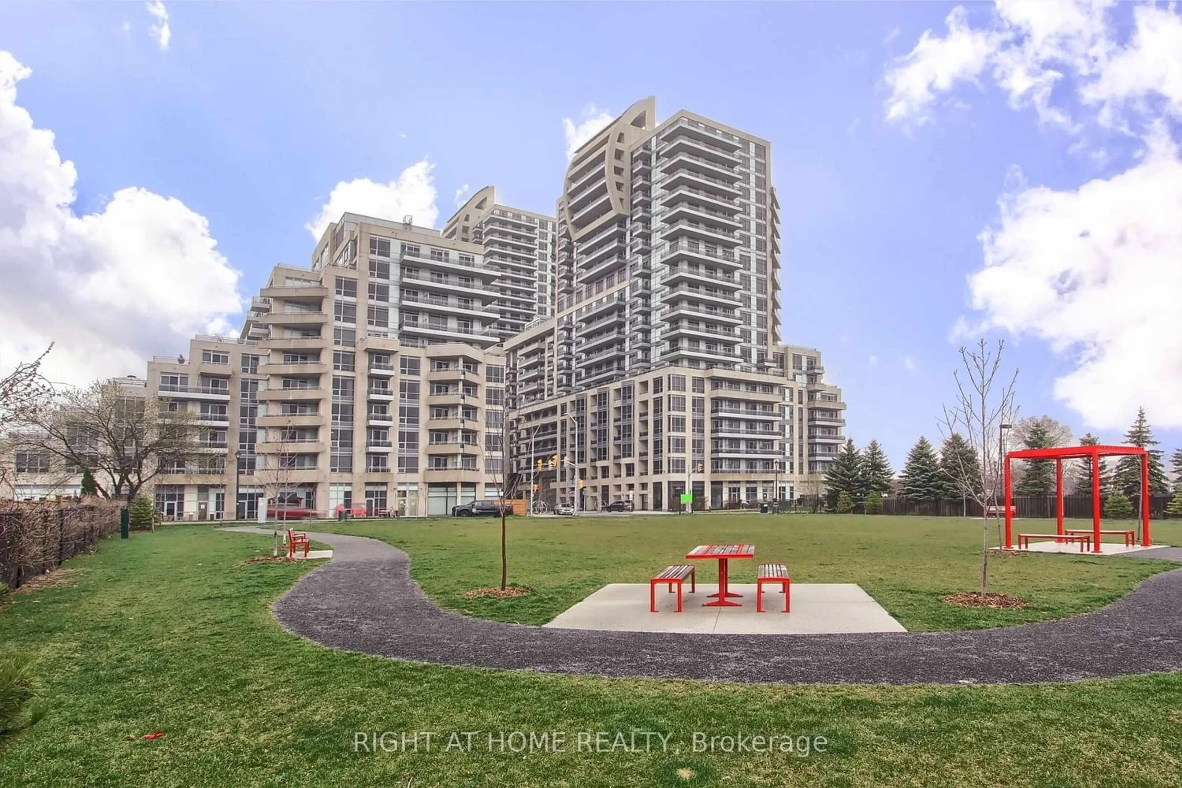 A pic from exterior of the house or condo for 9205 Yonge St #1214, Richmond Hill Ontario L4C 1V5