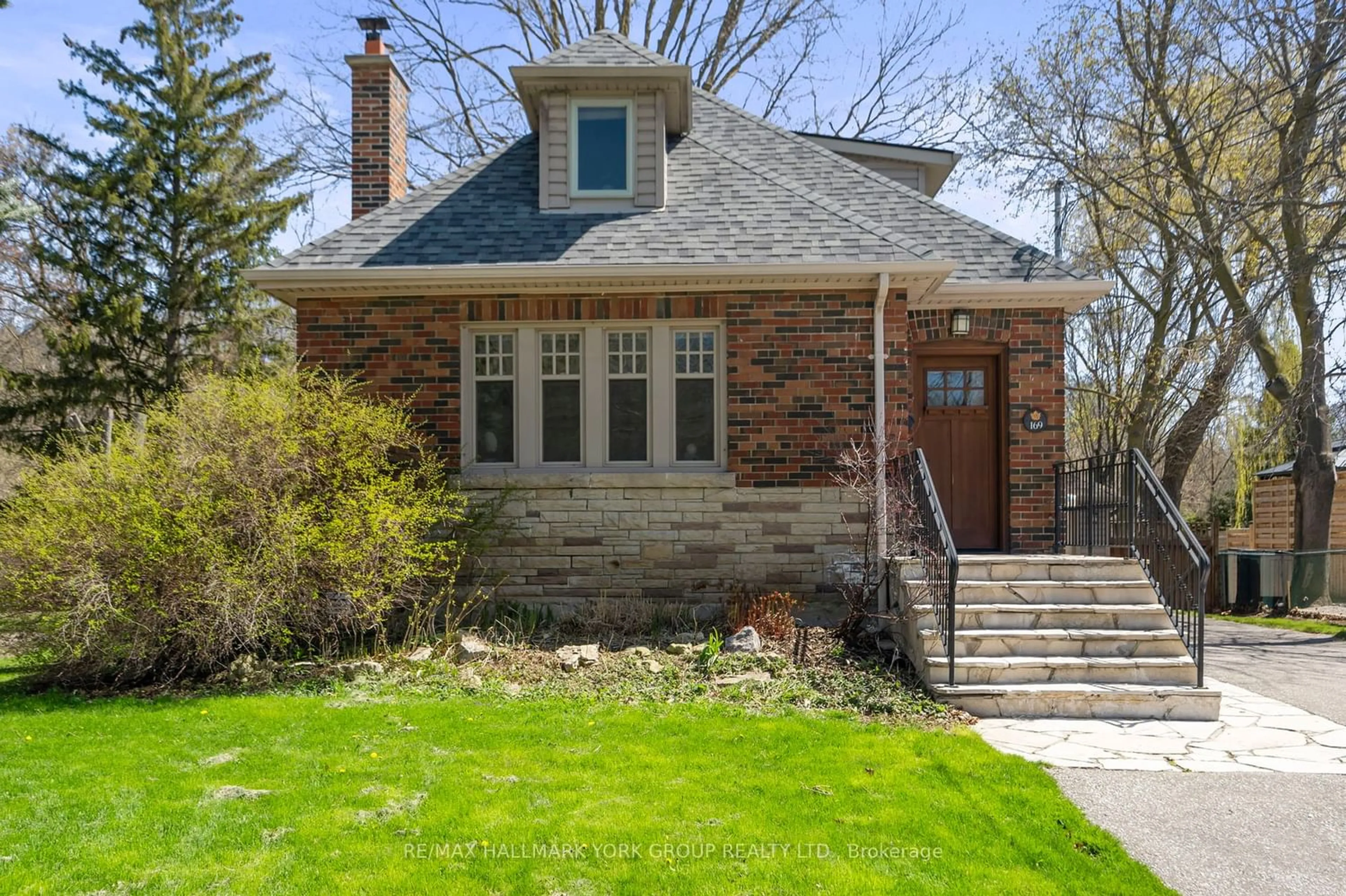Home with brick exterior material for 169 Clarence St, Vaughan Ontario L4L 1L4