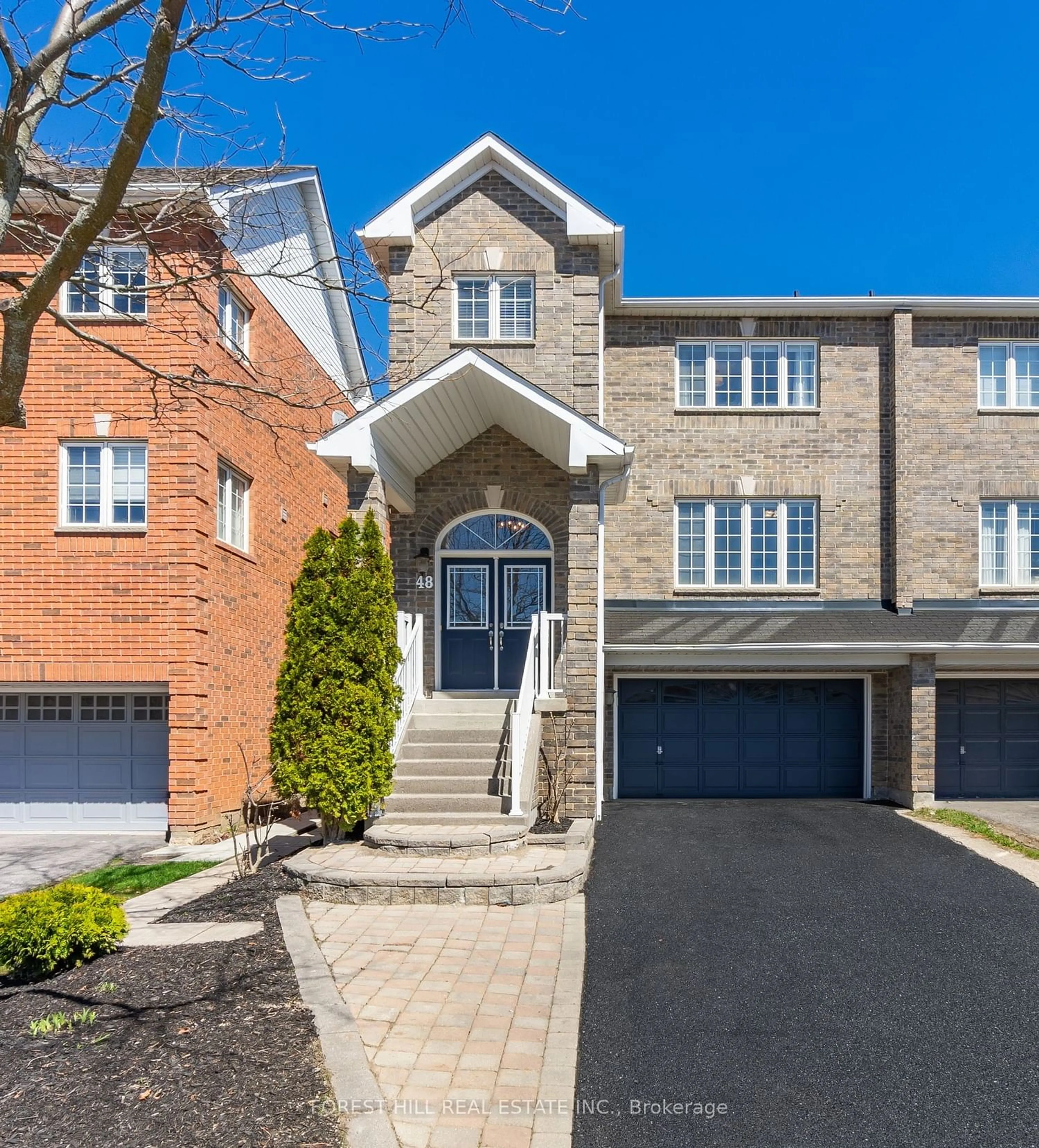 A pic from exterior of the house or condo for 48 Matthew Boyd Cres, Newmarket Ontario L3X 3C3