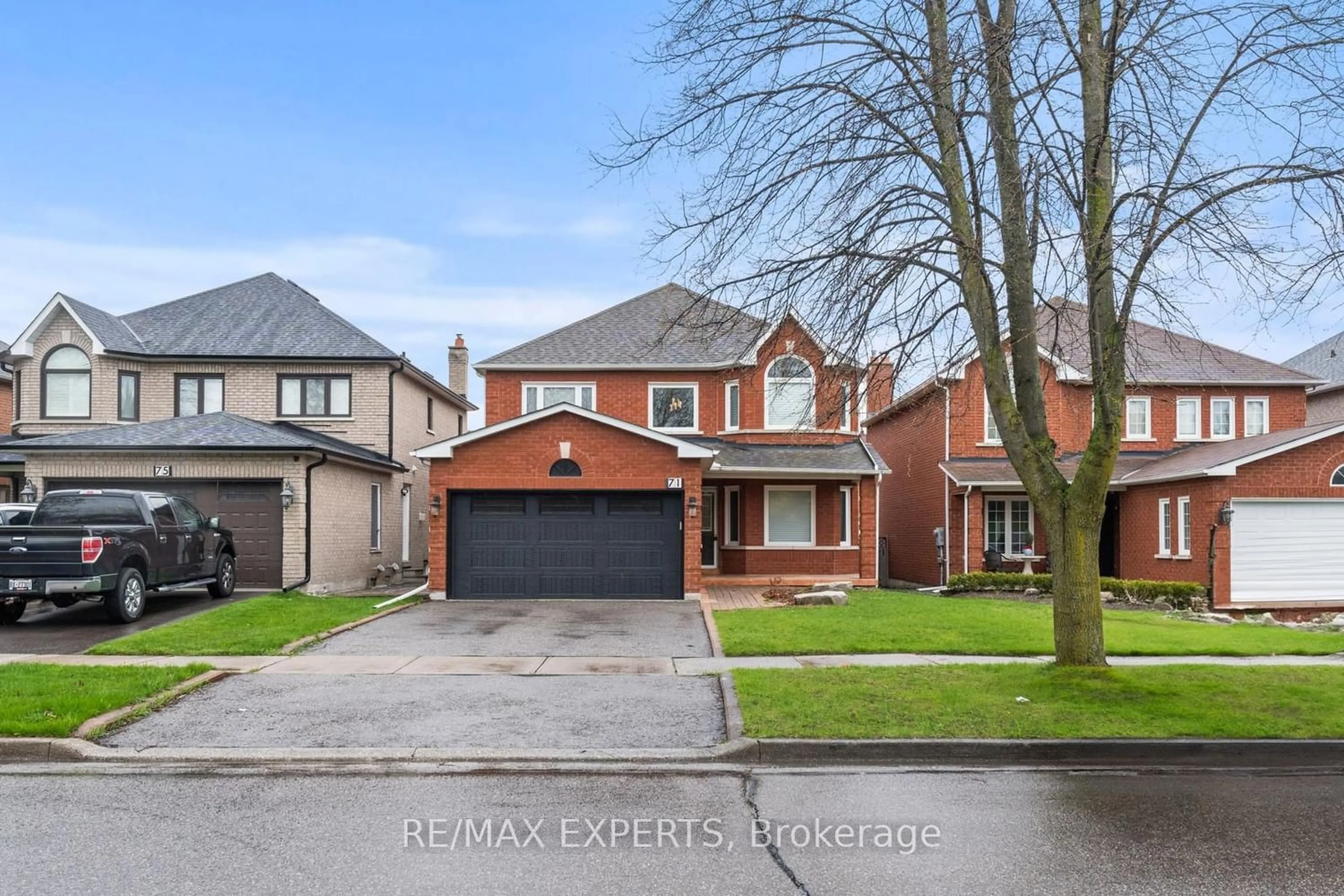 Frontside or backside of a home for 71 Castlepoint Dr, Vaughan Ontario L4H 1B8