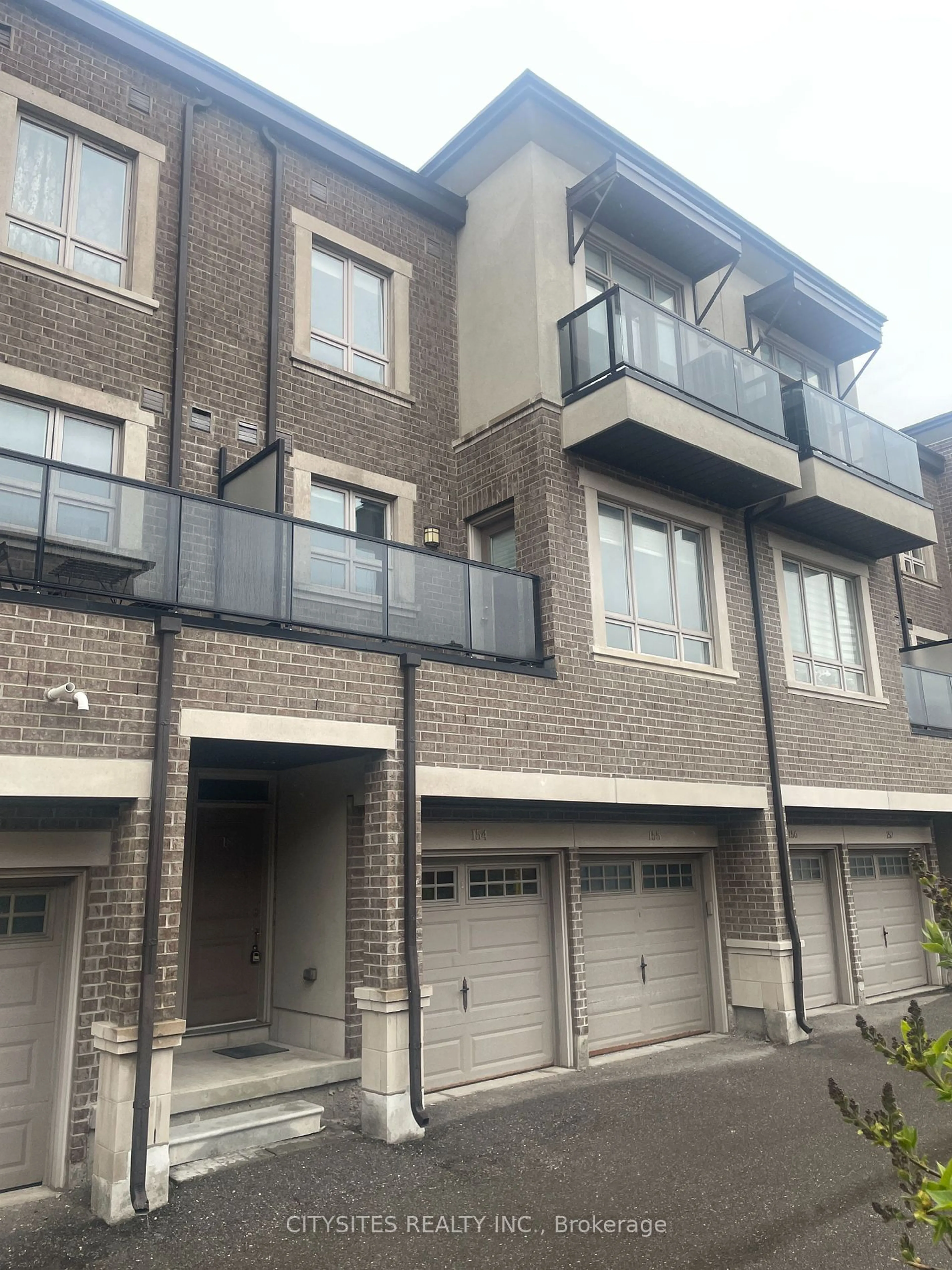 A pic from exterior of the house or condo for 9621 Jane St #18, Vaughan Ontario L6A 4G5