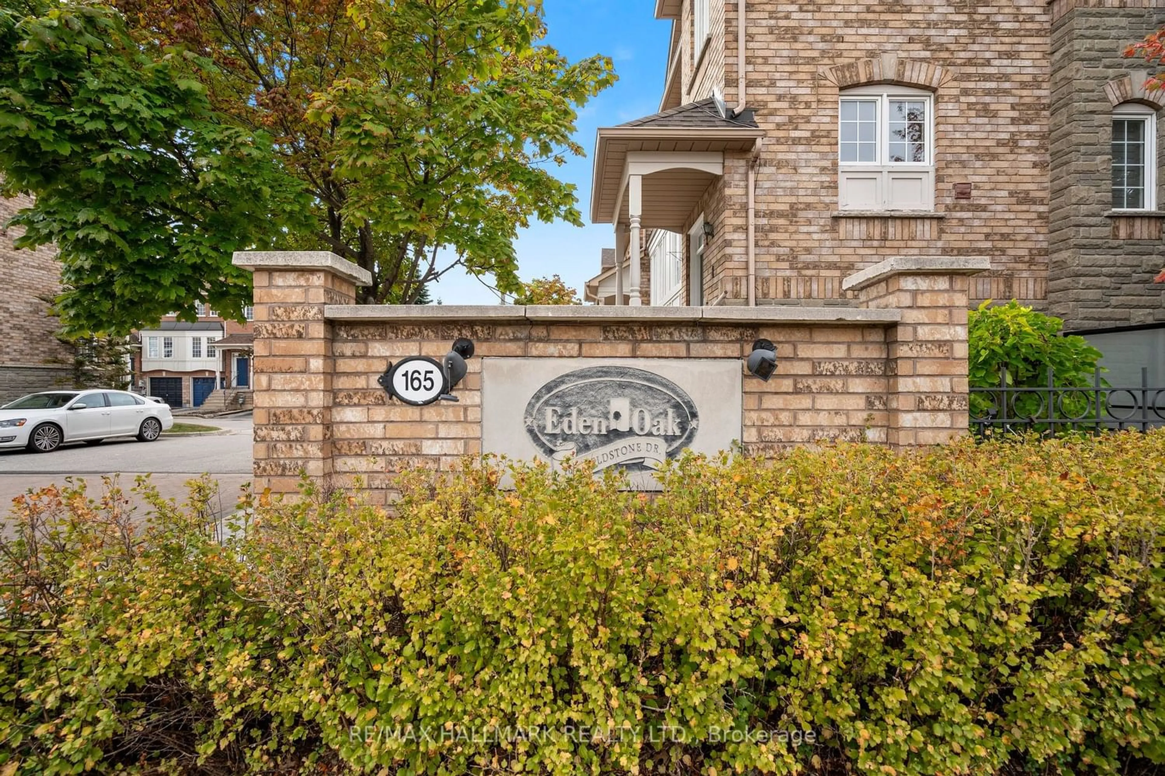 A pic from exterior of the house or condo for 165 Fieldstone Dr #8, Vaughan Ontario L4L 9M1