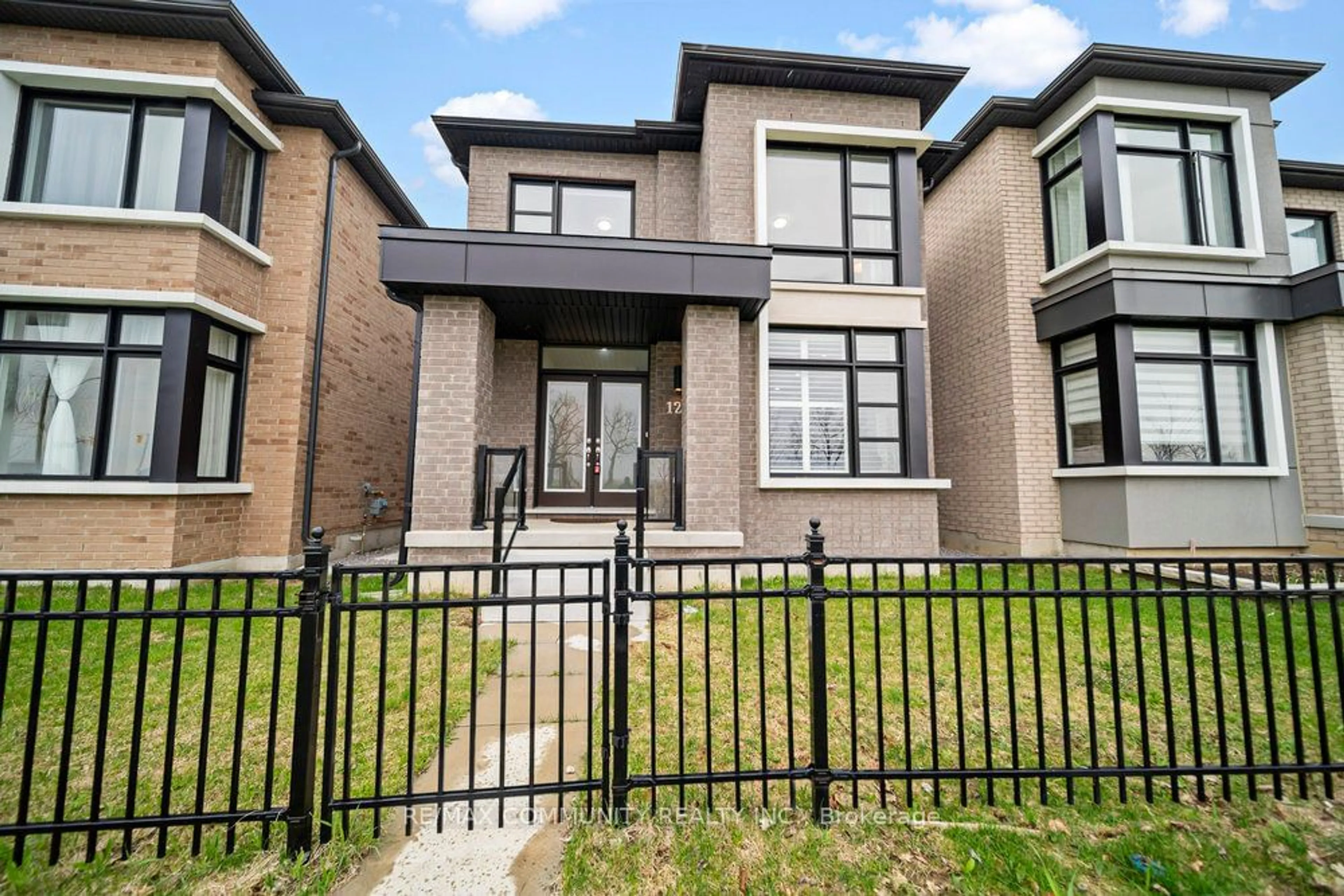 A pic from exterior of the house or condo for 122 Old Oak Lane, Markham Ontario L6B 1P1